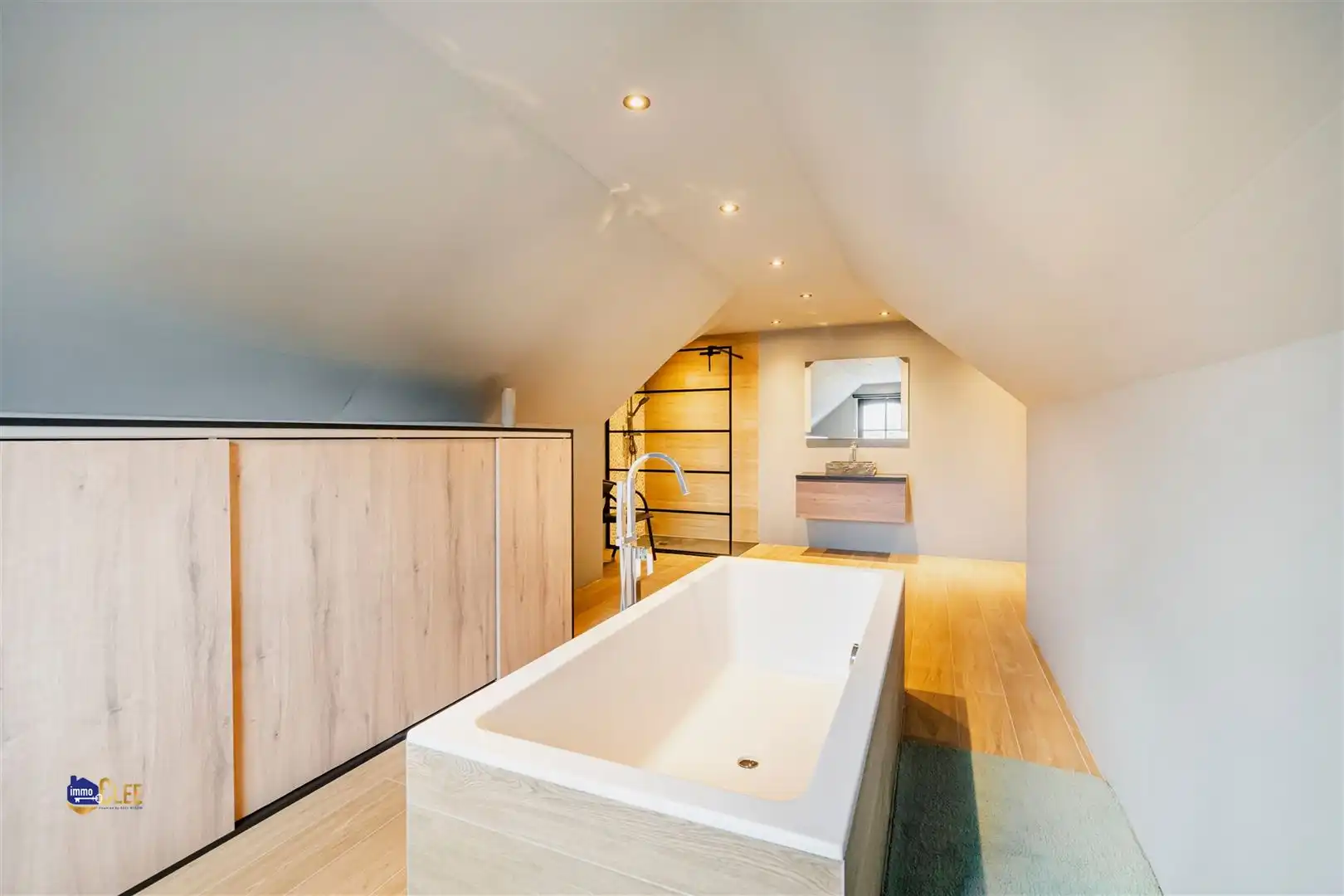 Landelijk villa met veel mogelijkheden in Zepperen foto 19