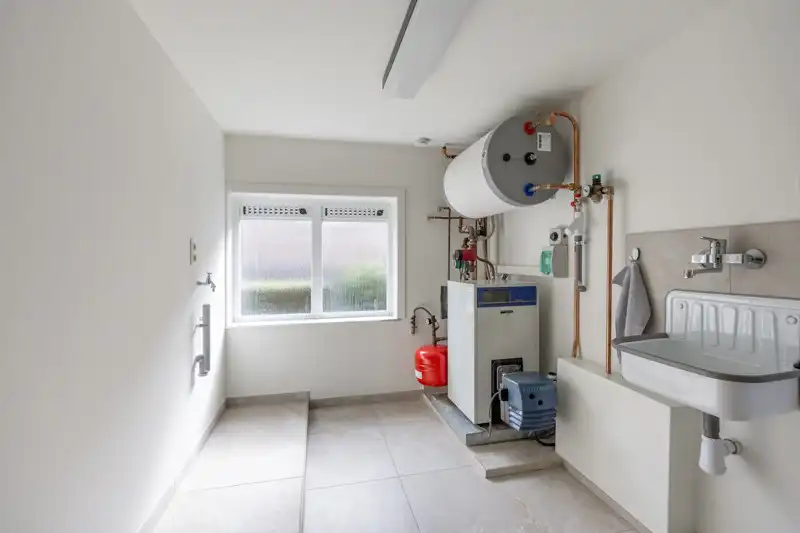 Smaakvol gerenoveerde woning met 3 slaapkamers en garage foto 17