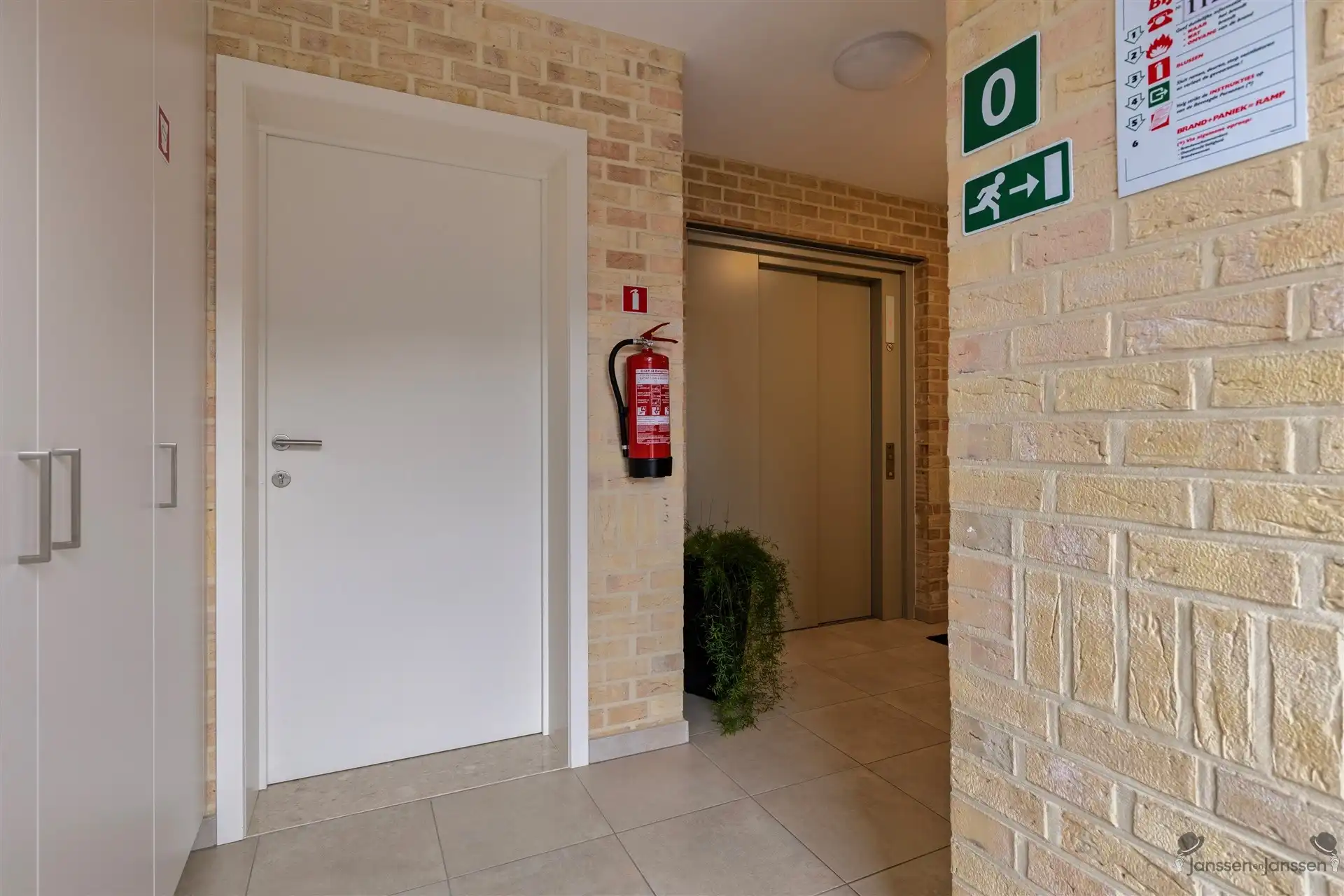 Ruim nieuwbouw appartement met 2 slaapkamers (bemeubeld)  foto 3