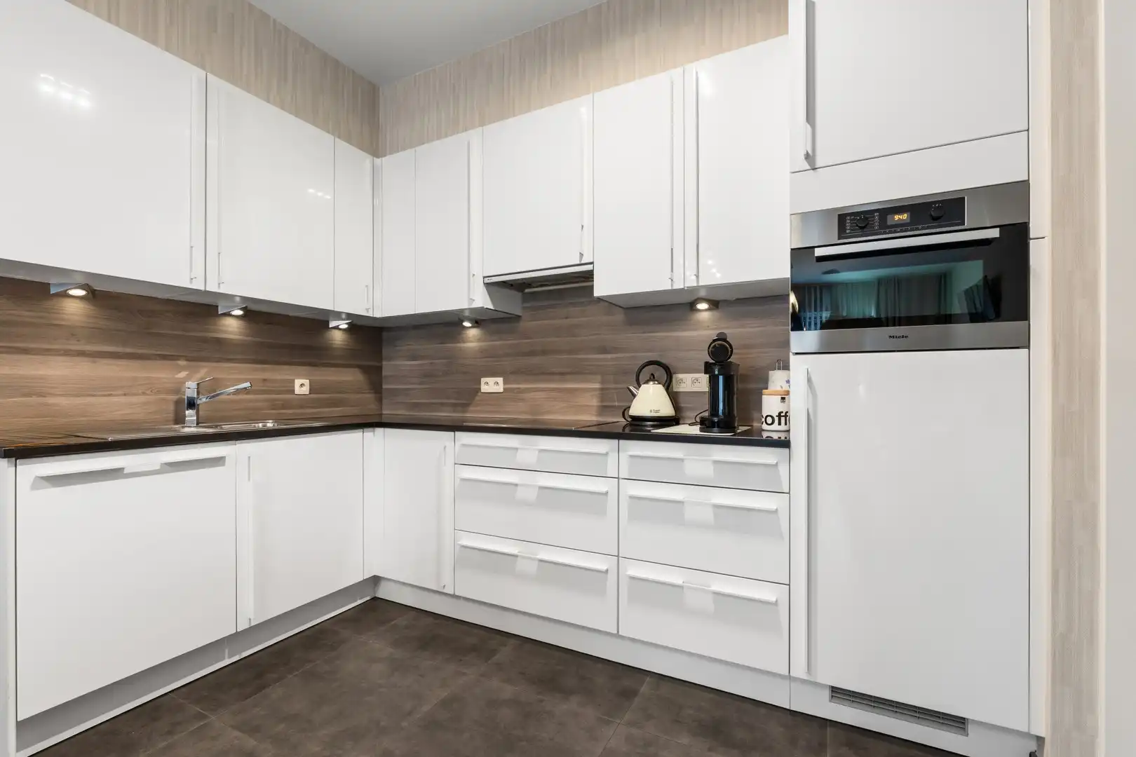 Instapklaar gelijkvloers appartement met ruim terras foto 7