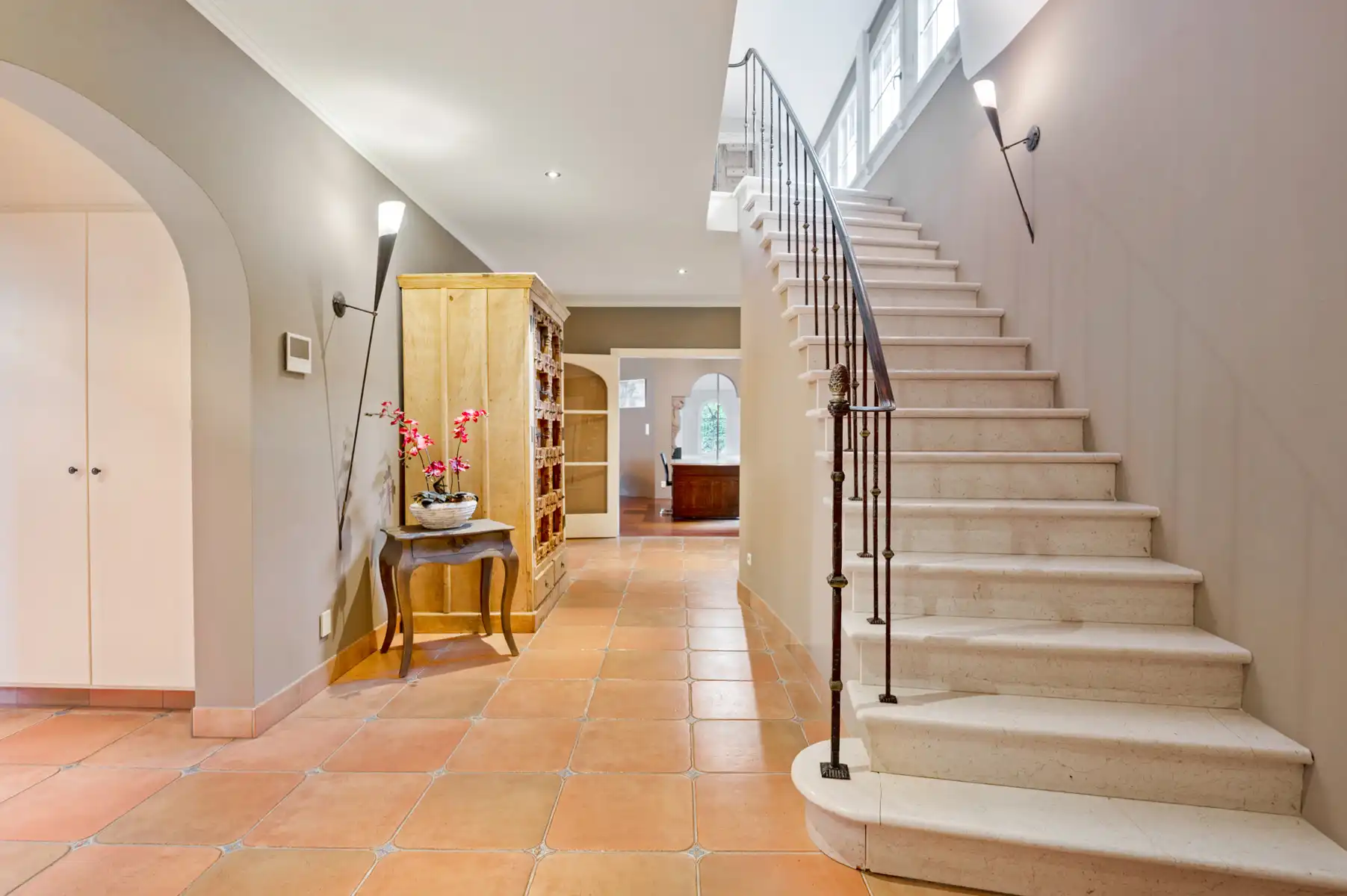 Villa met 5slk en binnenzwembad op 2090m²  foto 3