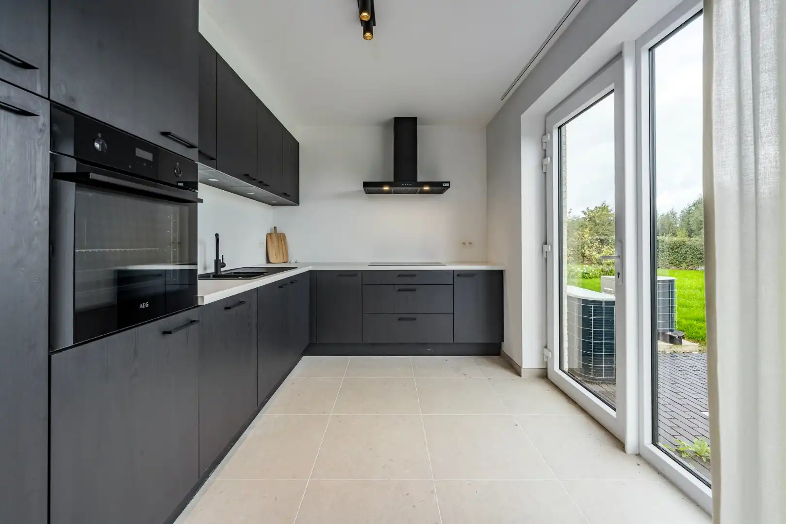 Nieuwbouwwoning met garage foto 6