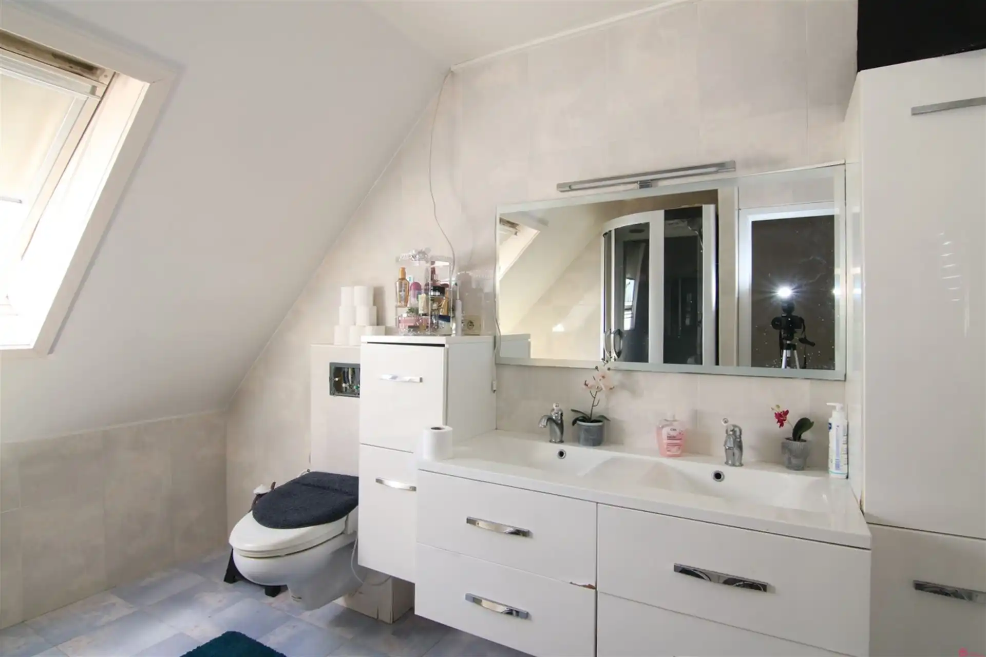 Halfopen woning met in groene wijk foto 9