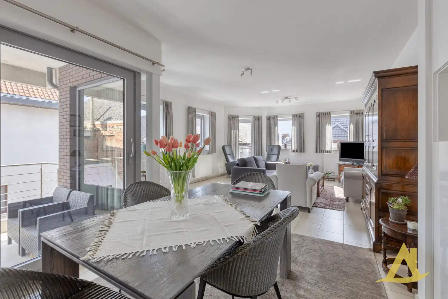 LUXUEUS, ENERGIEZUINIG APPARTEMENT - CENTRUM DIEST! foto {{pictureIndex}}