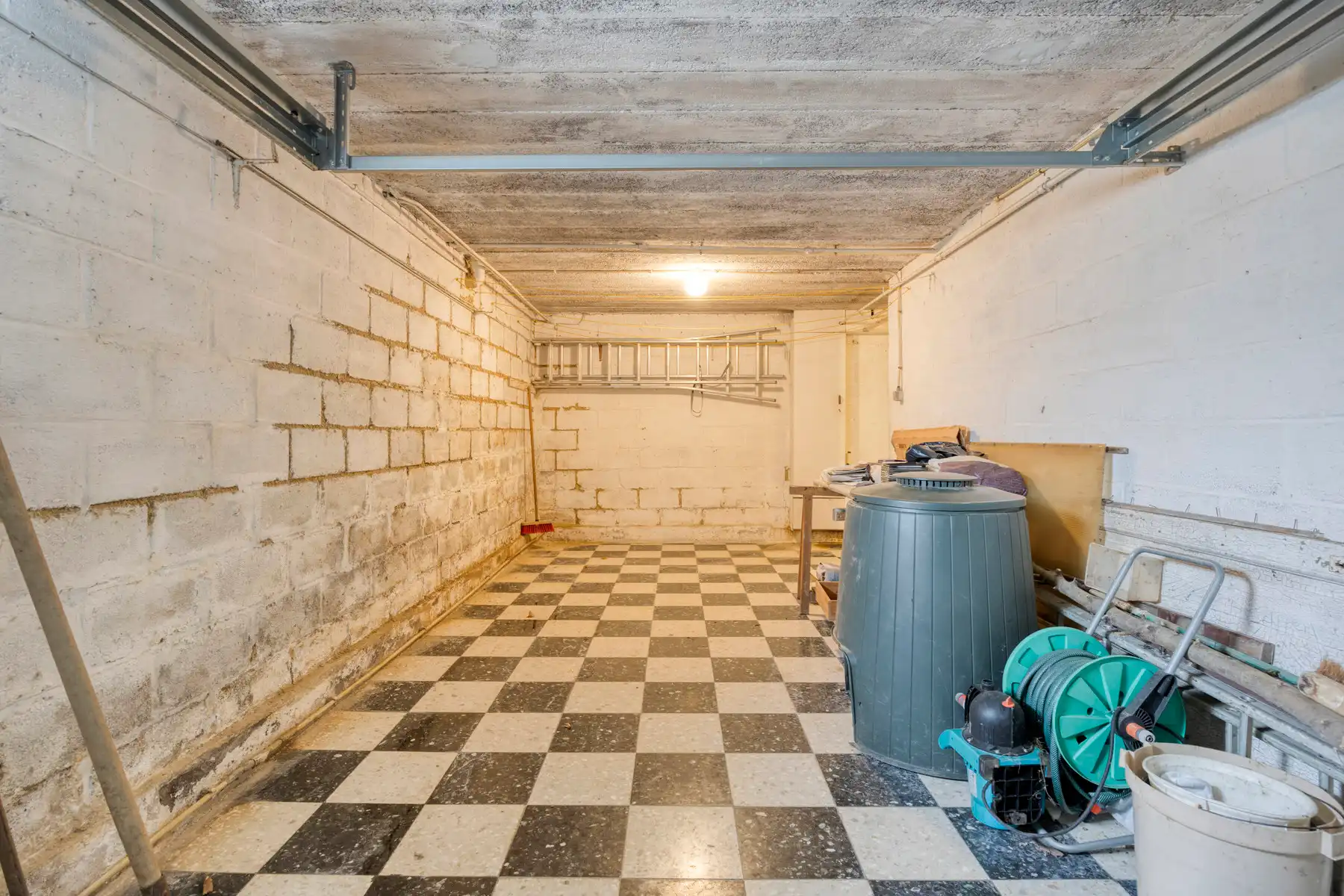 Te renoveren 4-gevel op rustige ligging foto 18