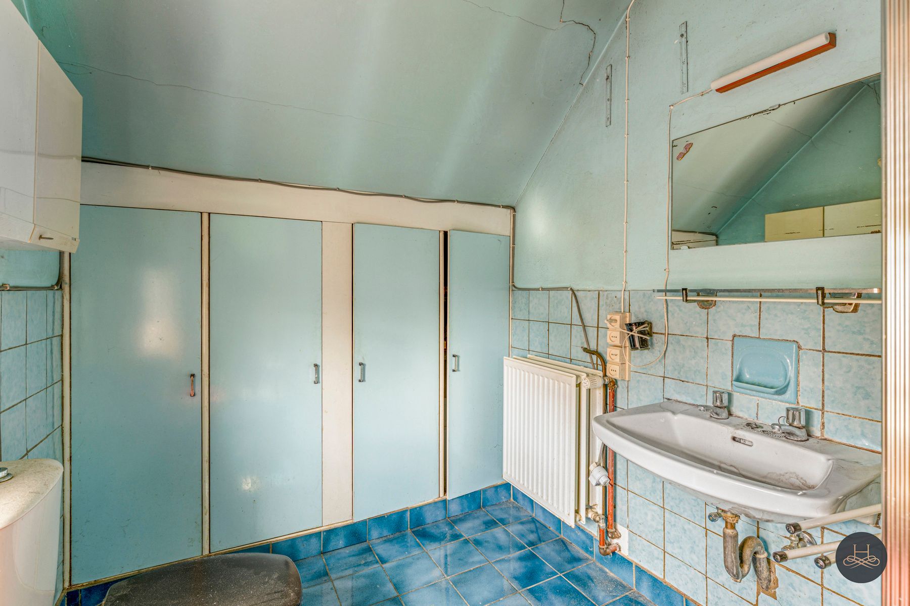 Ruime te renoveren woning met grote tuin en veel parking foto 20