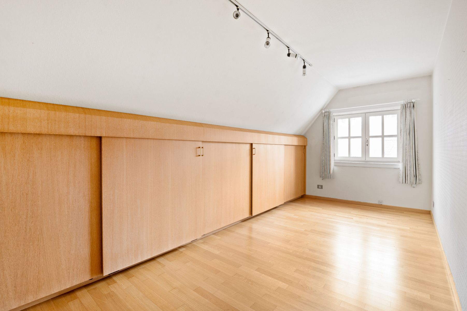 Te renoveren villa met uniek vrij zicht op ca. 2.065m². foto 25
