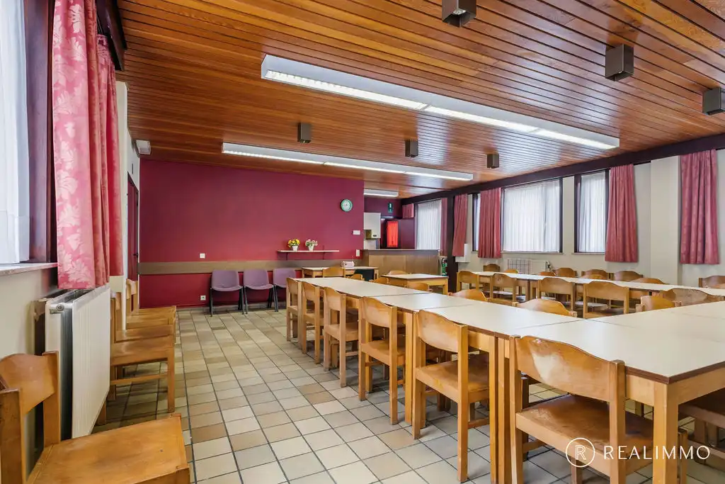 Polyvalente handelsruimte met ruime parking foto 11