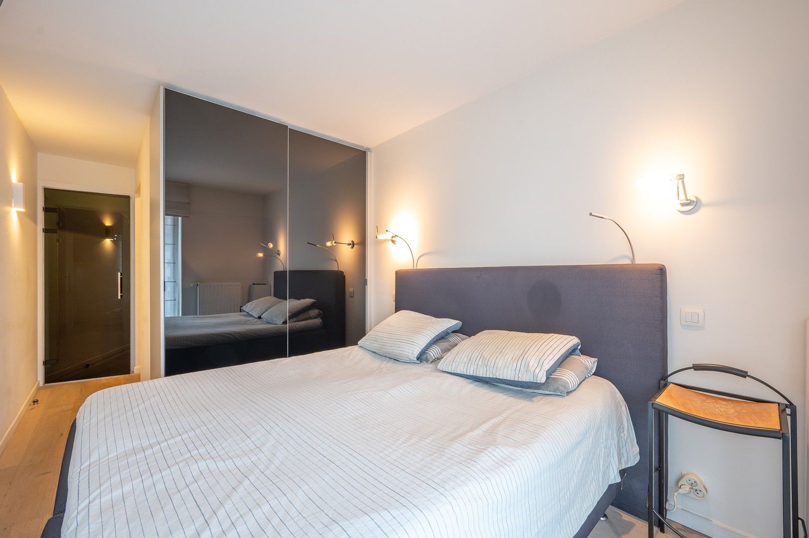 Lichtrijk 2-slaapkamer appartement met open zicht over het Abraham Hansplein. foto 13