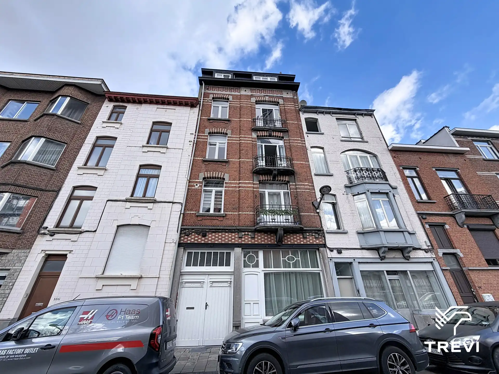 Charmant, onlangs gerenoveerd appartement met 2 slaapkamers foto 16