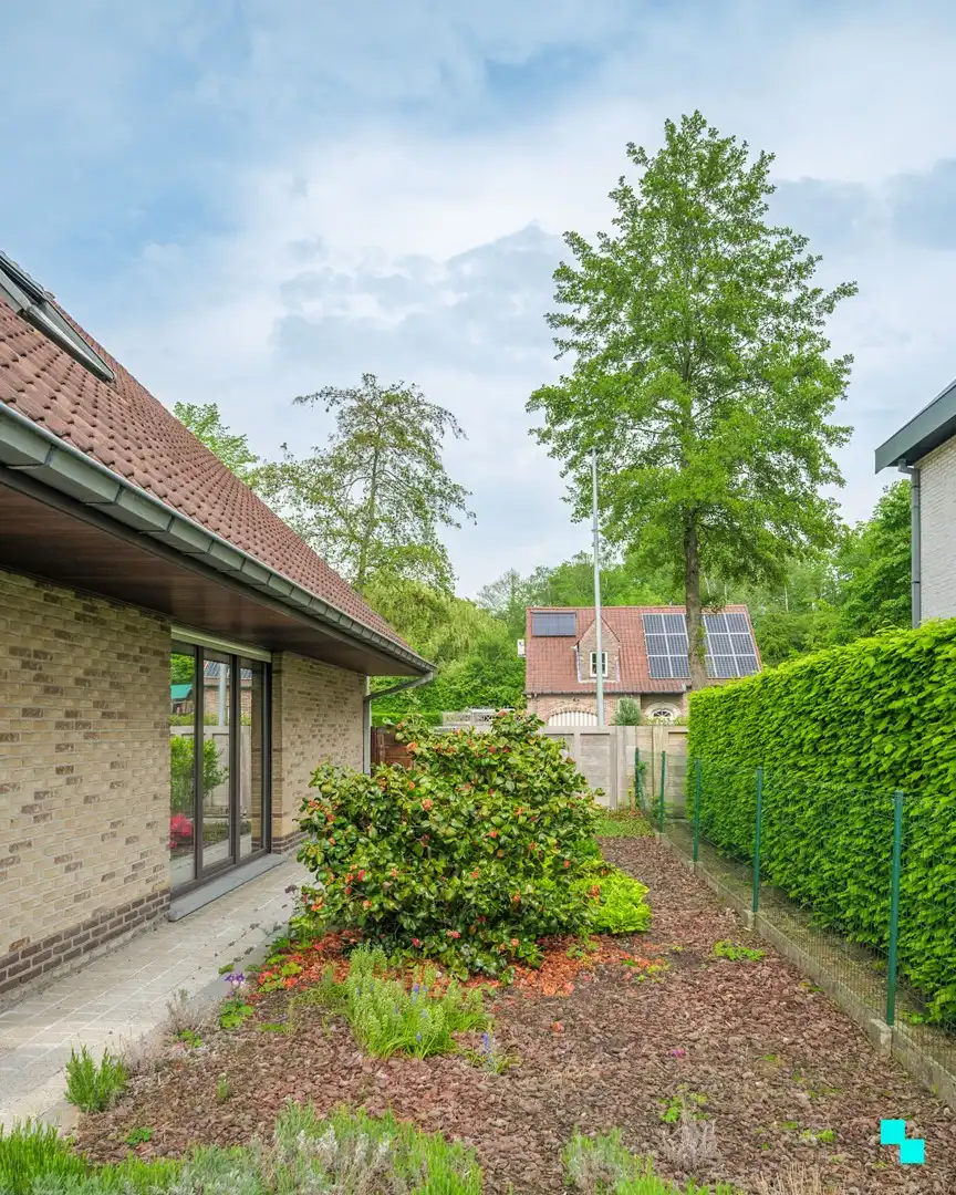 Uitzonderlijk ruime villa in rustige woonwijk foto 24