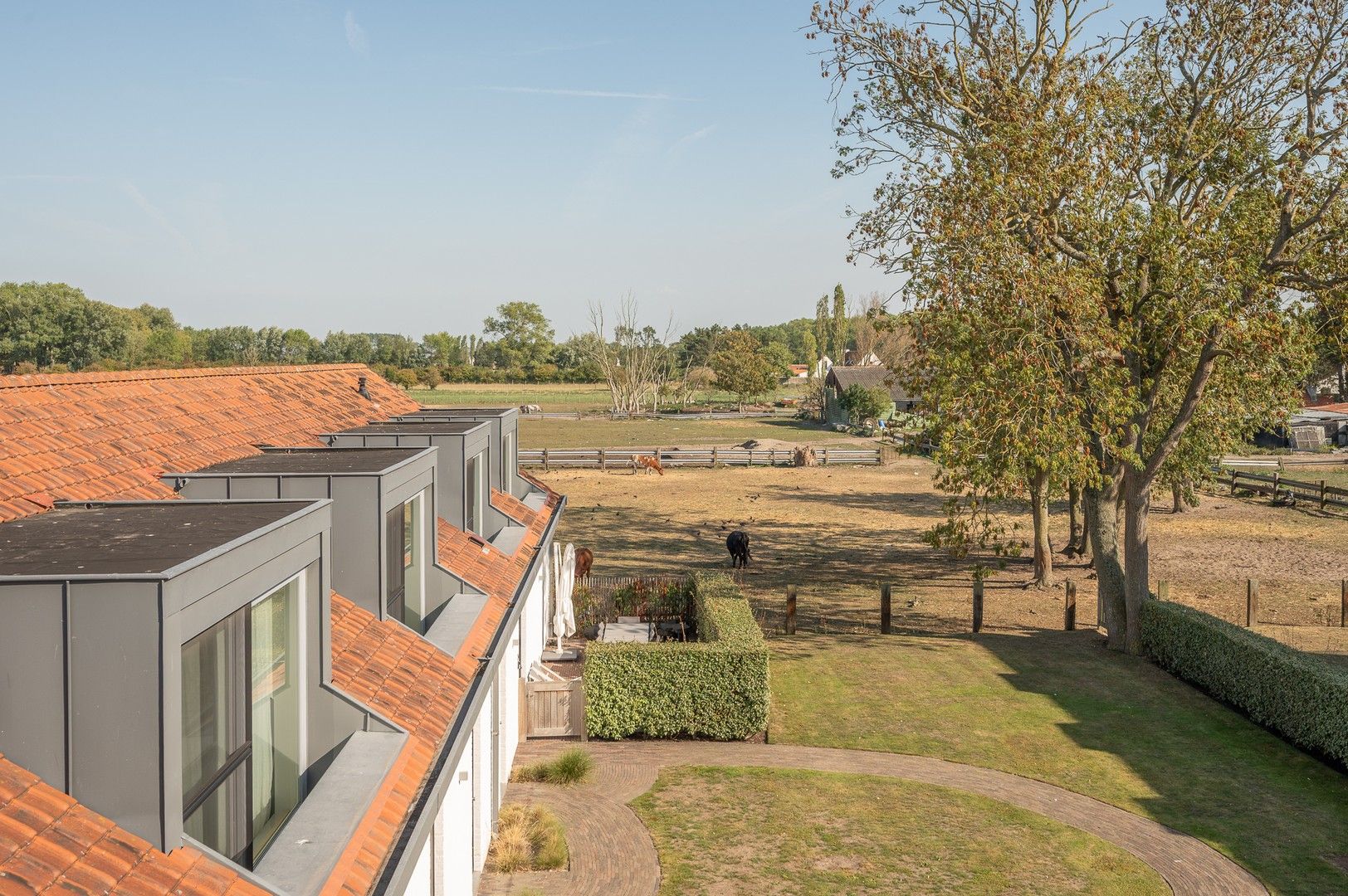 Prachtige, lichtrijke woning vlakbij het pittoreske Oosthoekplein in het Zoute op wandelafstand van de zee en het Zwin. foto 9