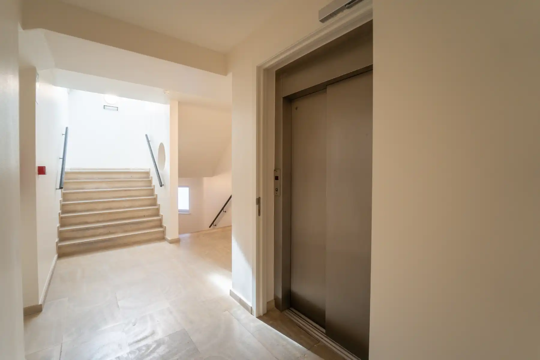 Gerenoveerd 2-slaapkamerappartement met uitzicht op Sint-Baafskathedraal foto 16