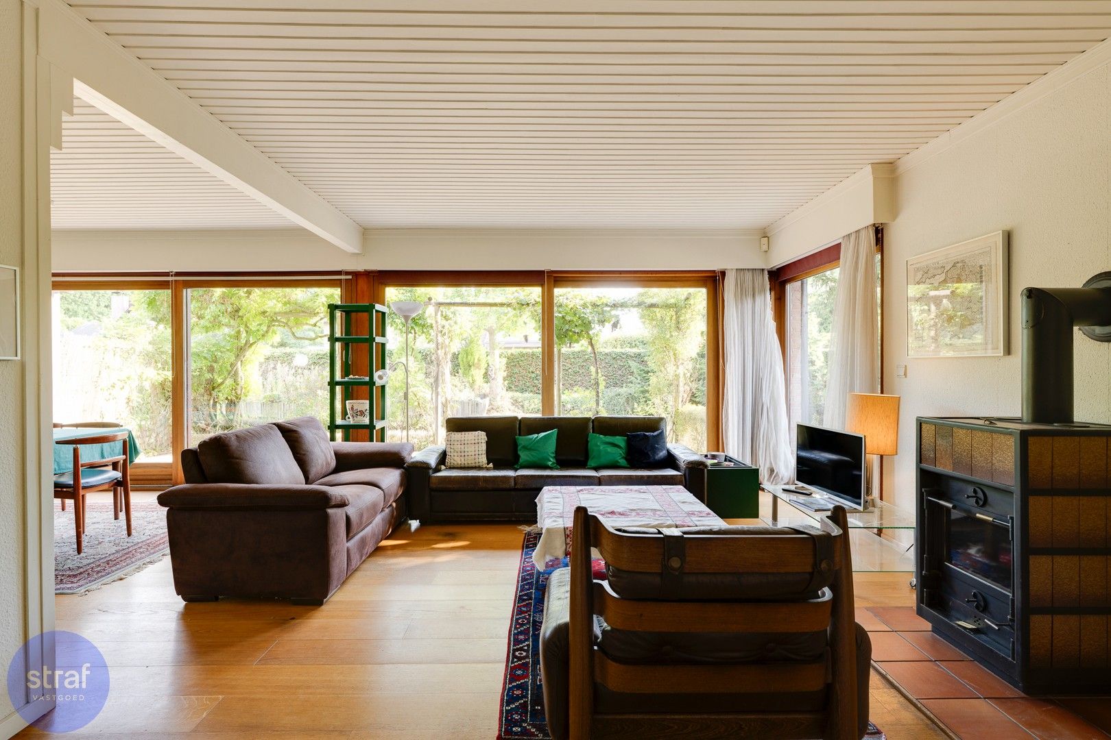 Hoofdfoto van de publicatie: Villa in het groen op Linkeroever