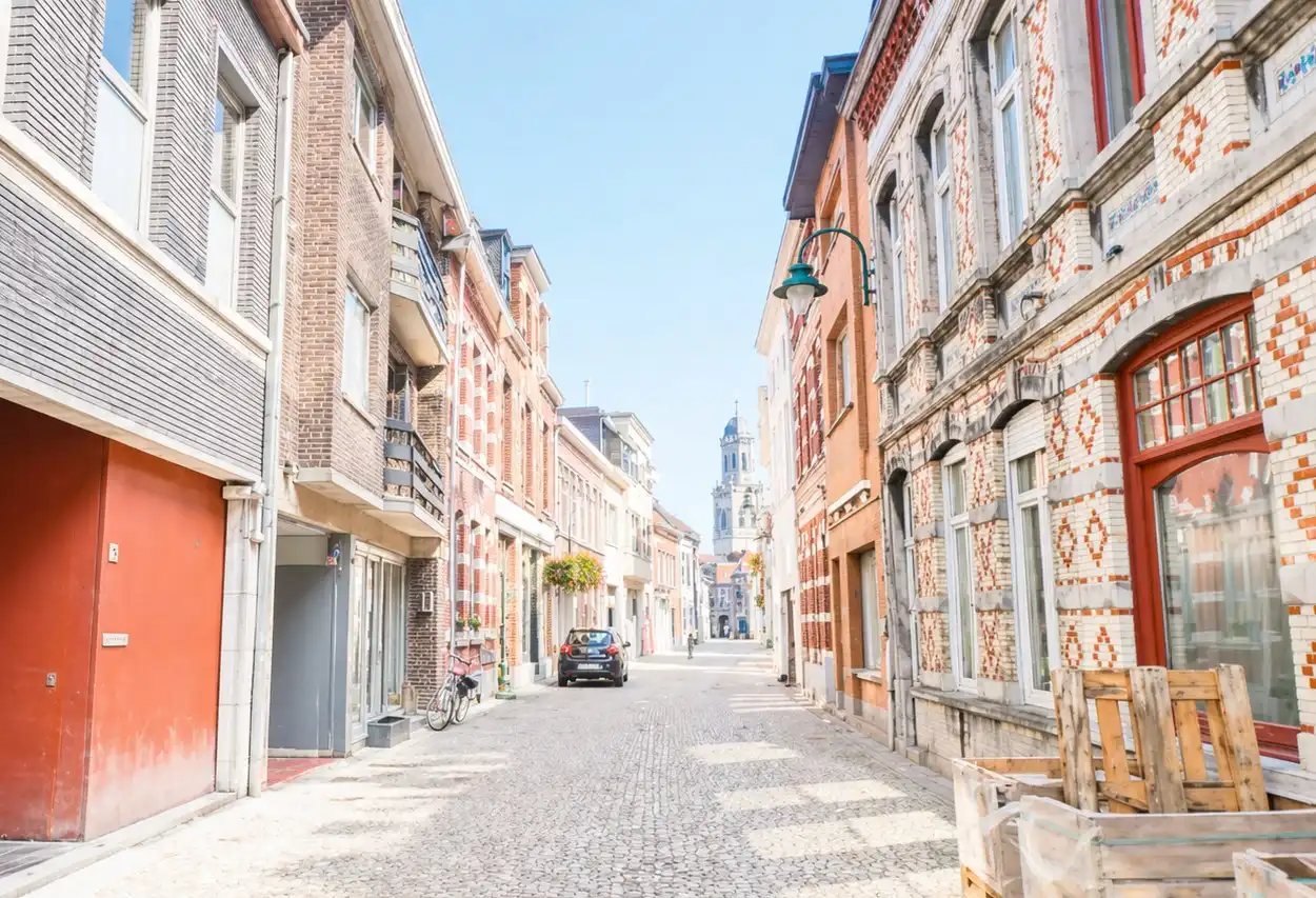 Instapklaar appartement met balkon en garagebox in het centrum van Lokeren foto {{pictureIndex}}