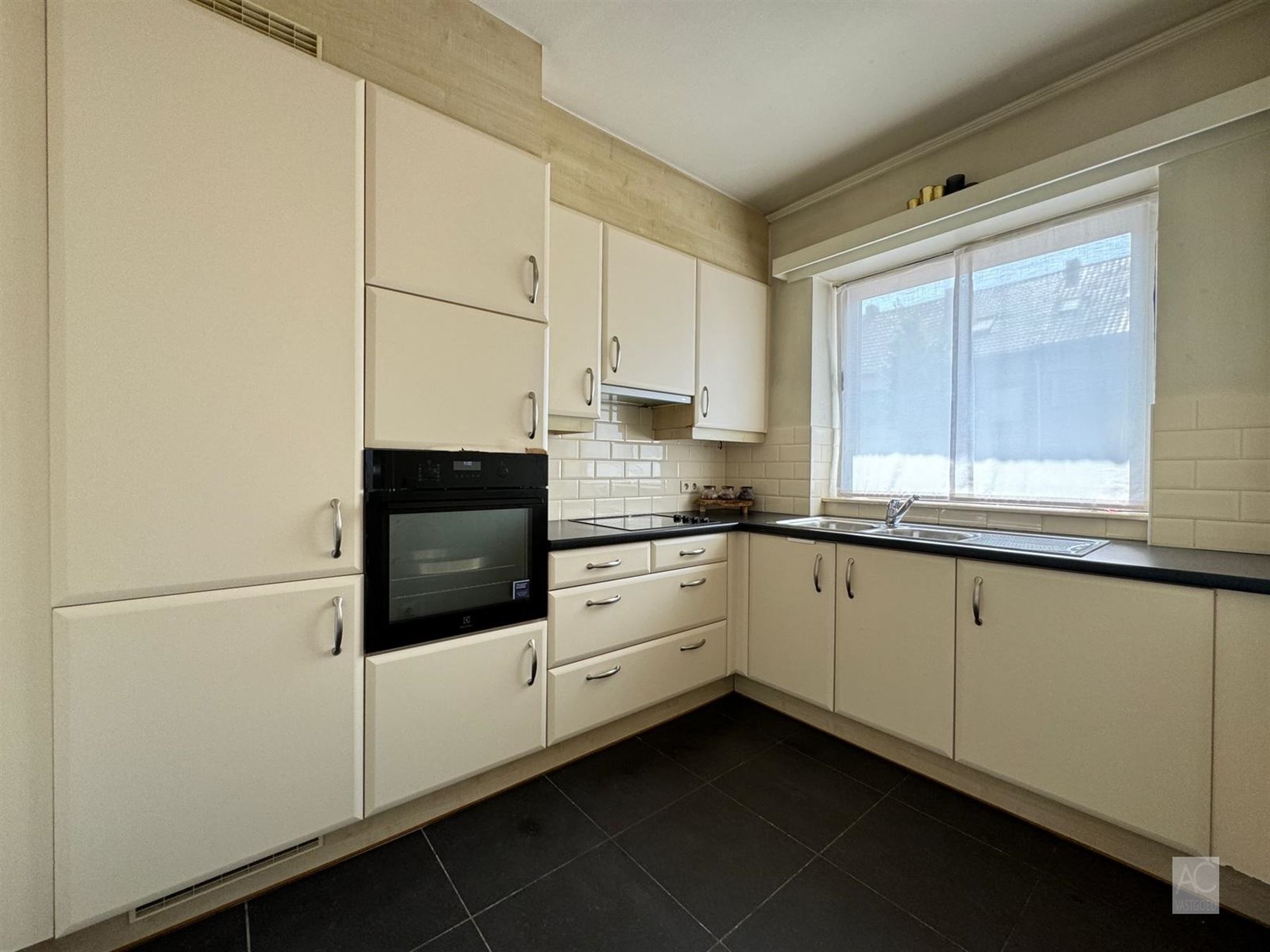 Gelijkvloers appartement met garage foto 6