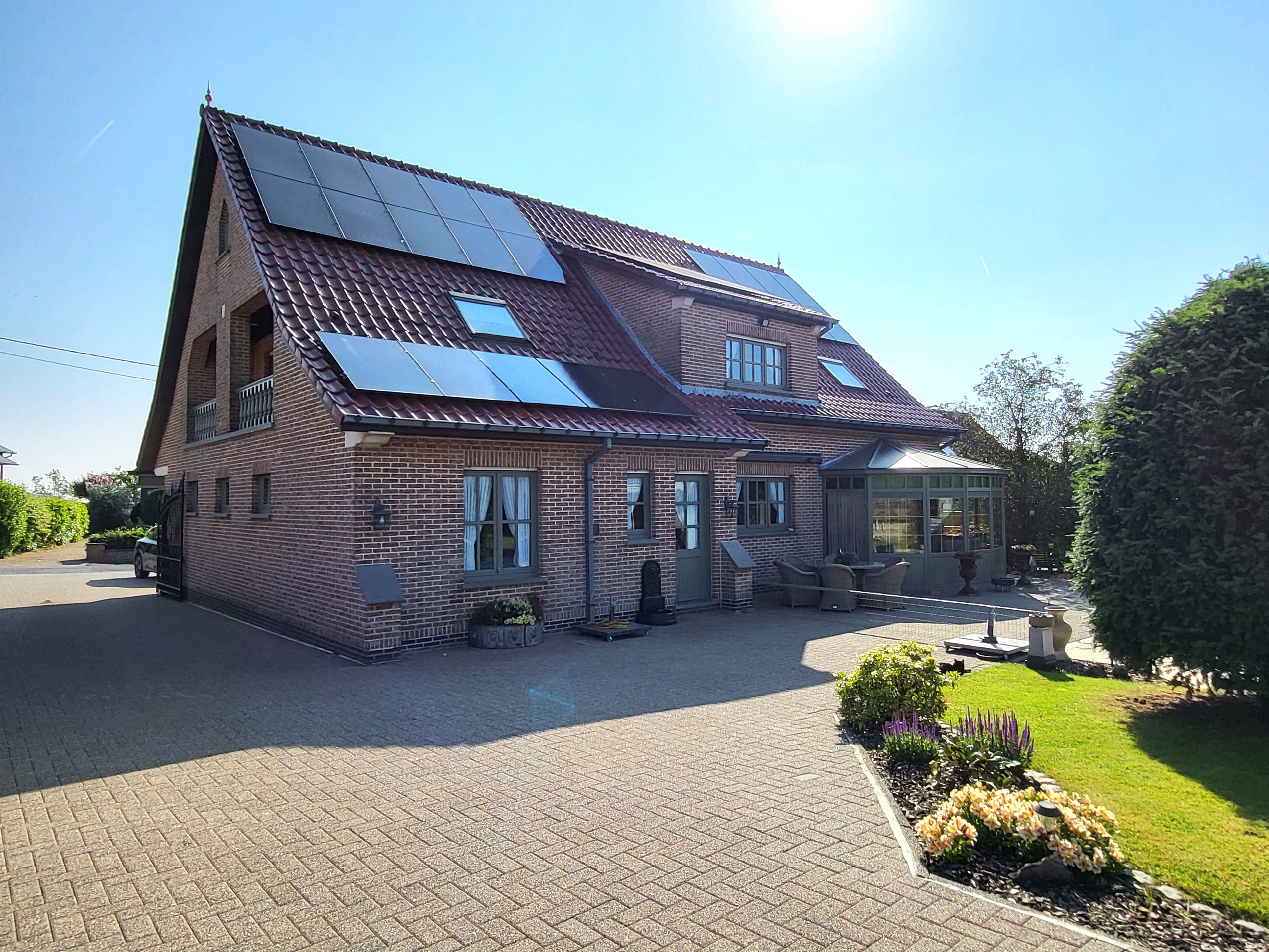 Prachtige villa op 1273m² met zwembad, aangelegde tuin, gelegen hartje Vlaamse Ardennen!  foto 7