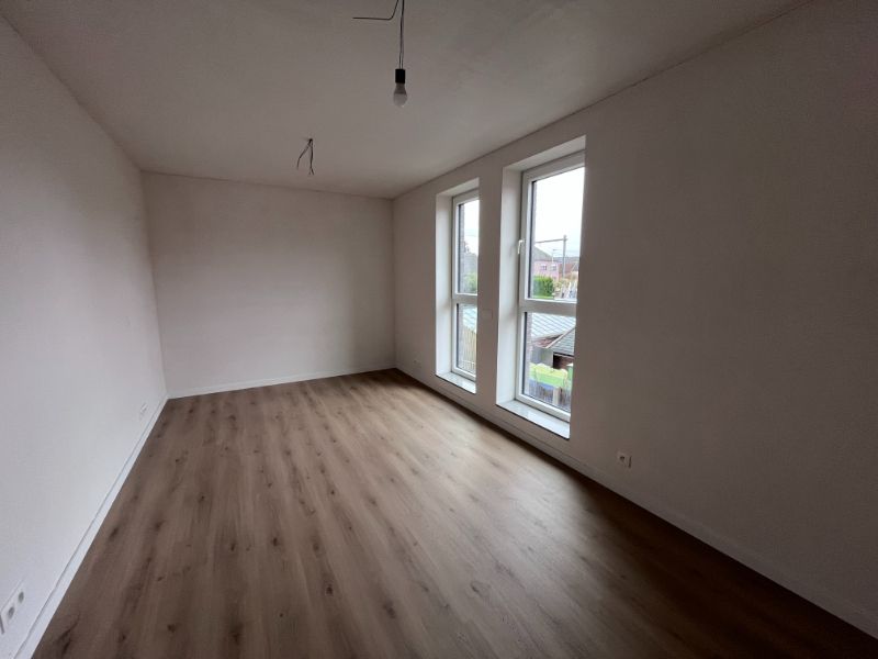 HOB met garage en zonrijke tuin nabij tal van verbindingswegen foto 12