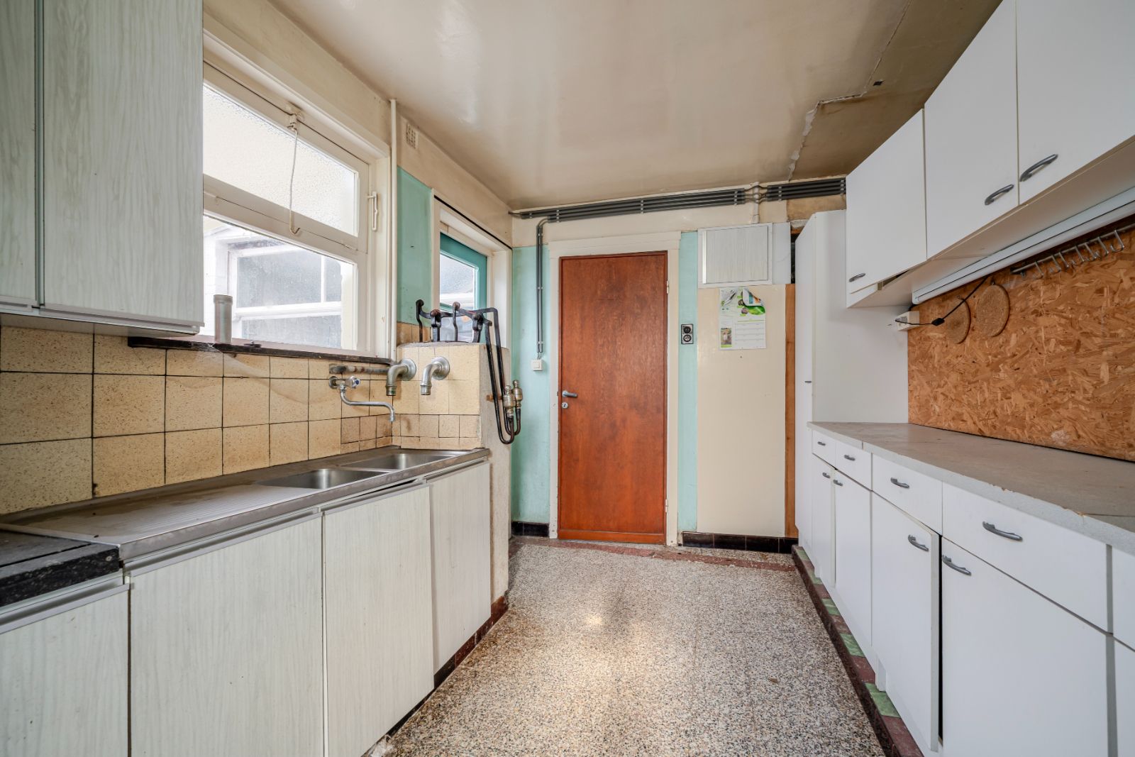 Eerste kijkdag 28/06/2025 tussen 09.00 en 10.00 uur! Af te werken woning met garage! foto 8