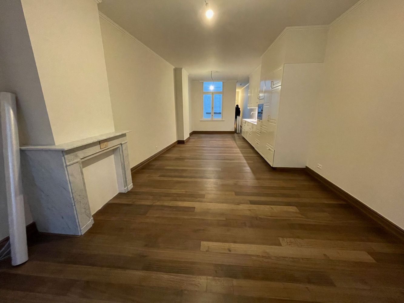 Heel mooi gerenoveerd appartement met twee slaapkamers. Tijdens de renovatie is veel aandacht besteed aan het behouden en versterken van de authentieke stijl van het gebouw. foto 3