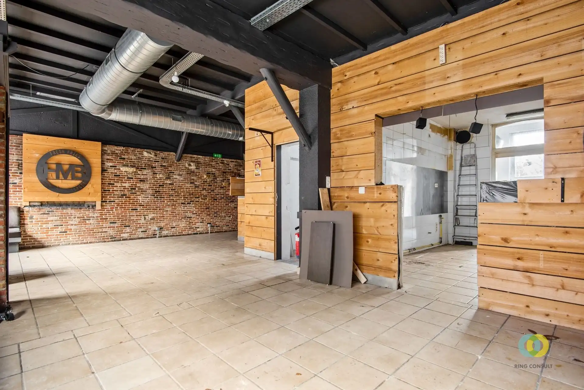 Handelshuis met bovenliggend duplexappartement foto 3