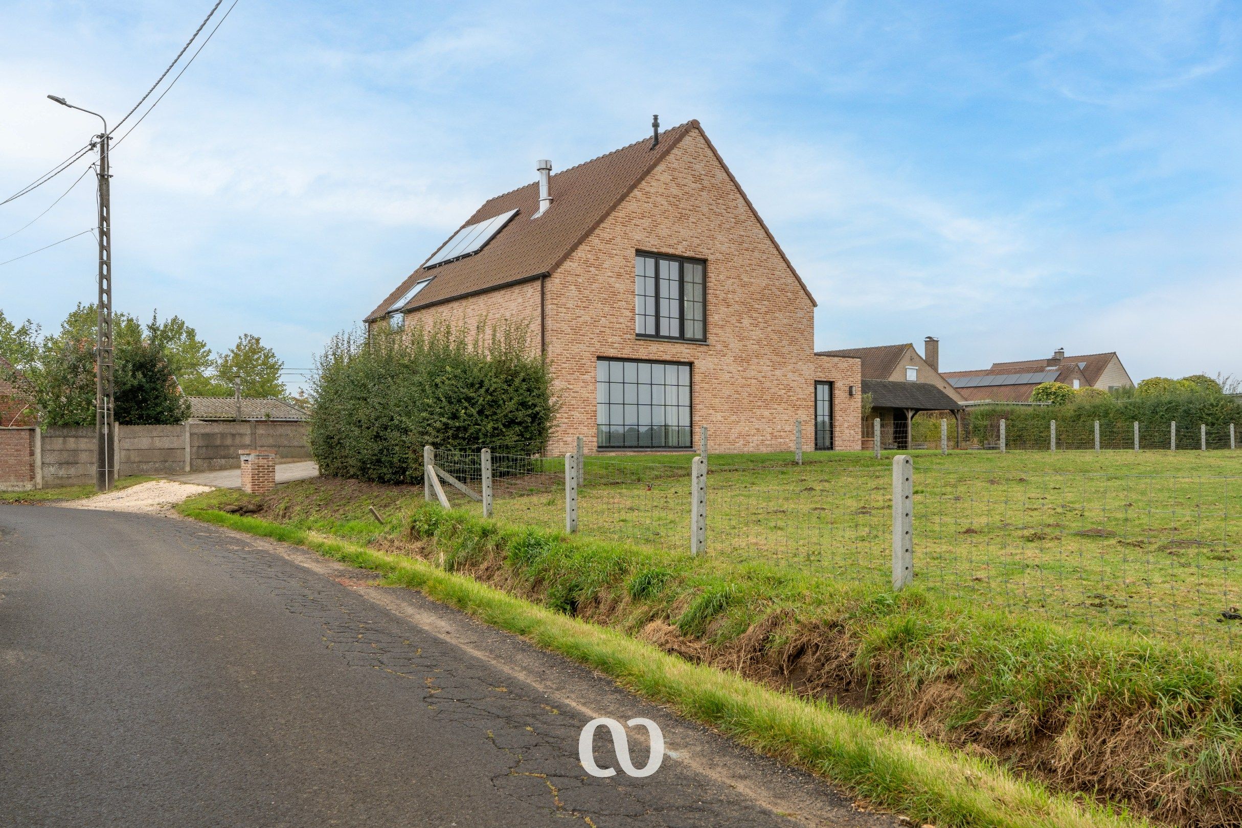 Exclusieve, energiezuinige villa met 4 slaapkamers en panoramisch zicht foto {{pictureIndex}}