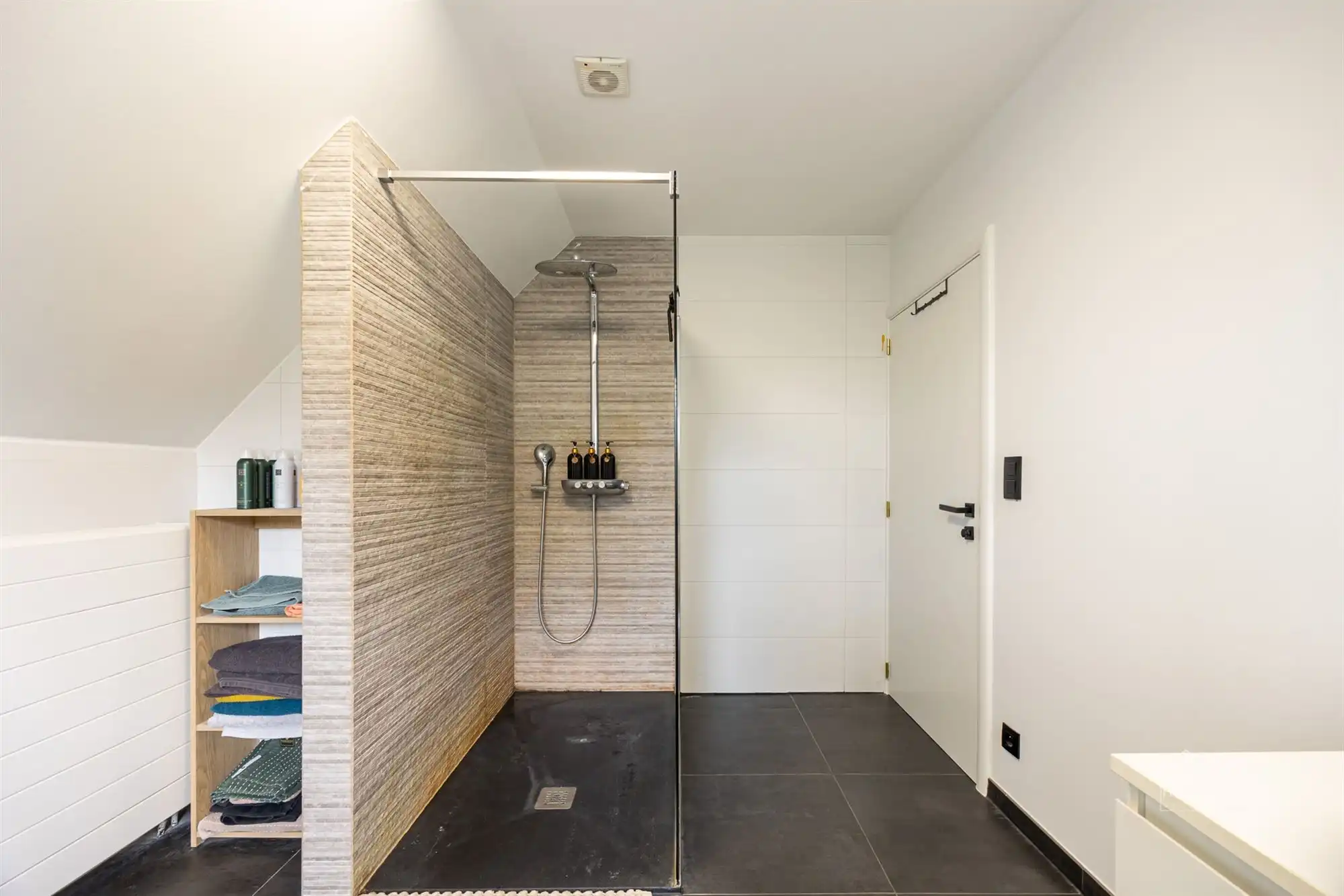 Moderne villa met 3 slaapkamers en zwembad te Waasmunster! foto 16