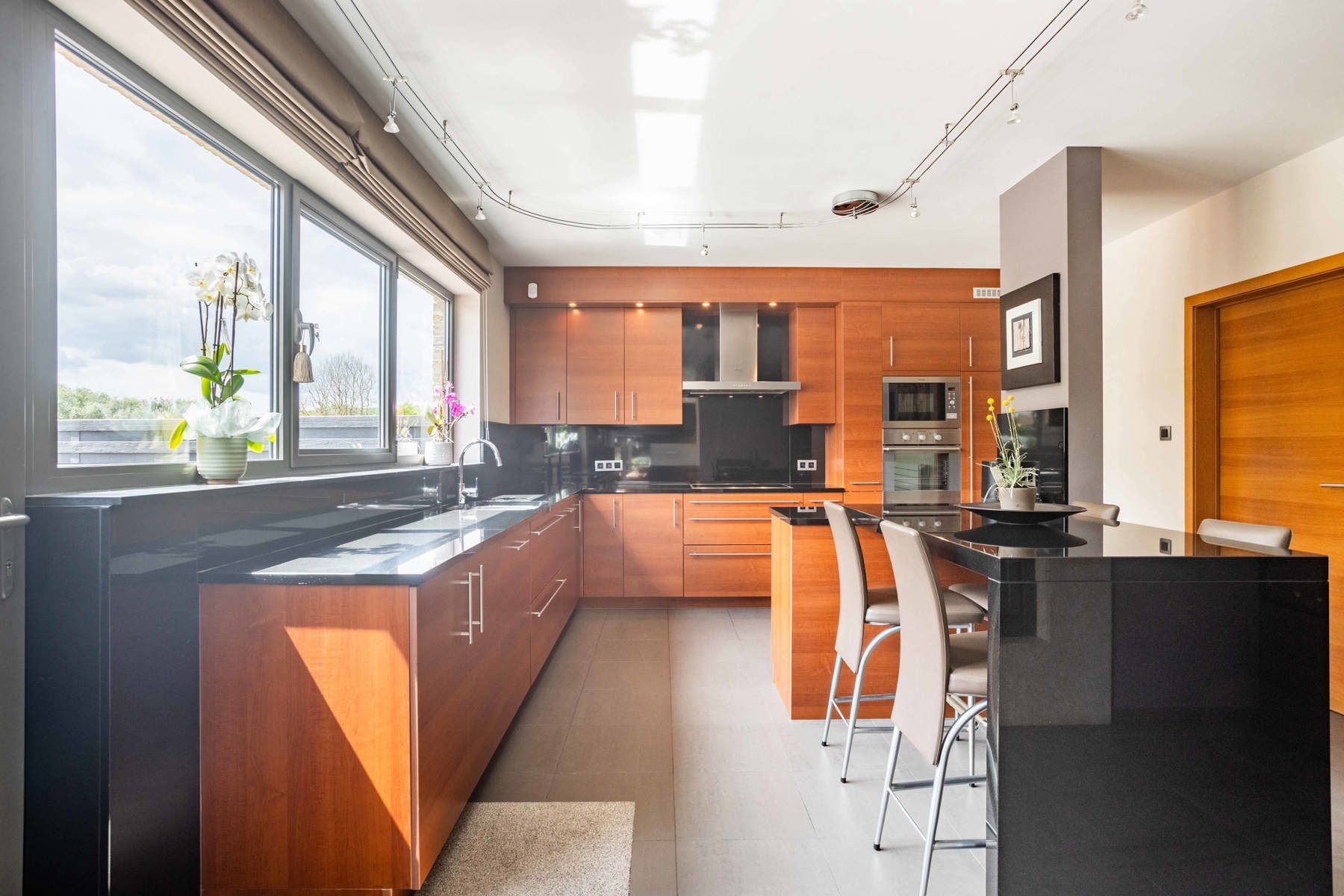 Instapklare woning 4 slpks met zwembad en poolhouse foto 8