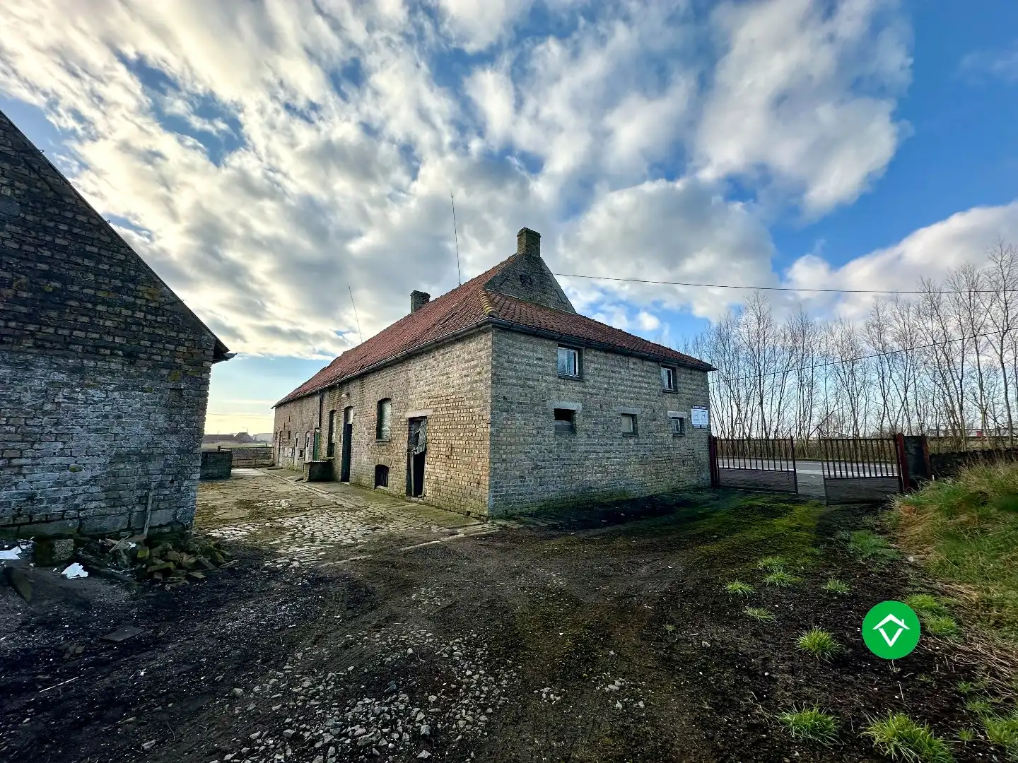 Te herbouwen of te slopen hoeve op ruim perceel in landelijke omgeving foto 10