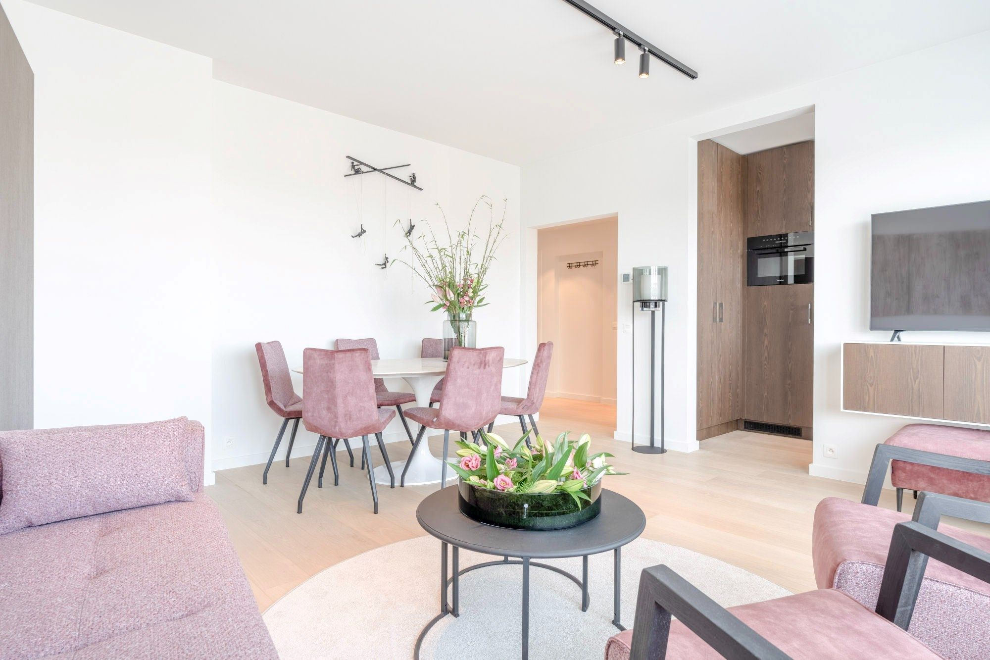 Rustig gelegen volledig gerenoveerd appartement met een open zicht over de villa's. foto 6