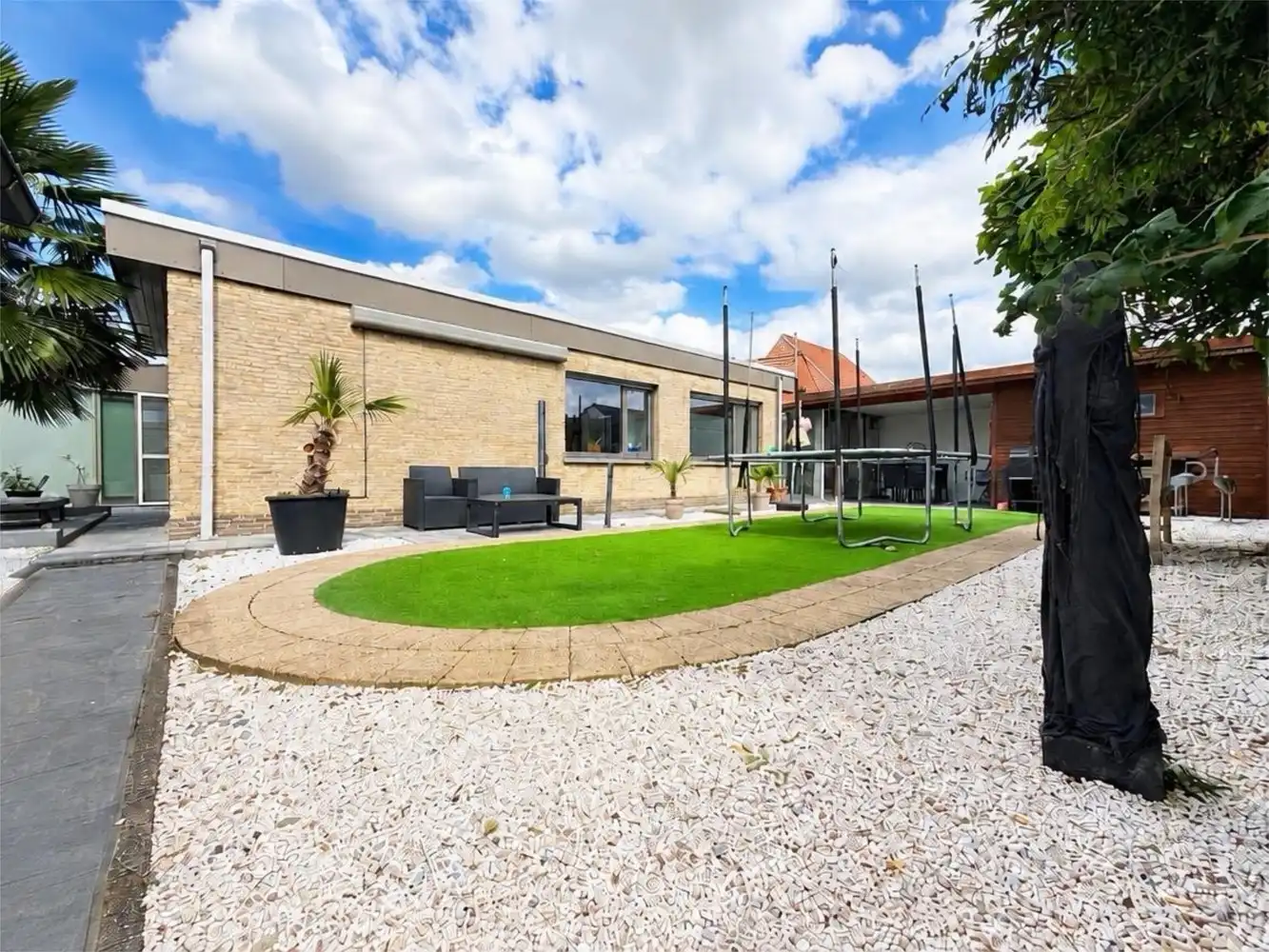 Alleenstaande woning met garage en carport foto 16