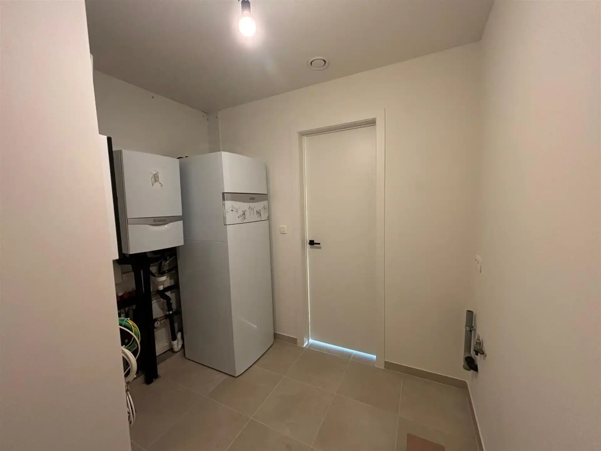 Modern gelijkvloers appartement met private tuin en ruime terrassen in Asse! foto 27