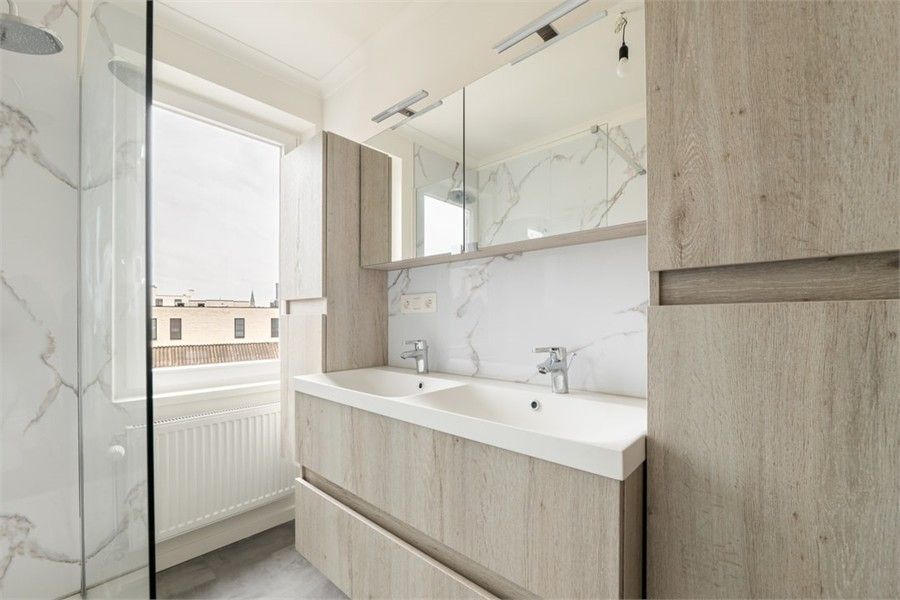 KNAP APPARTEMENT MET 2 SLKS EN PARKEERPLAATS VLAKBIJ HET CENTRUM VAN SINT-TRUIDEN foto 19