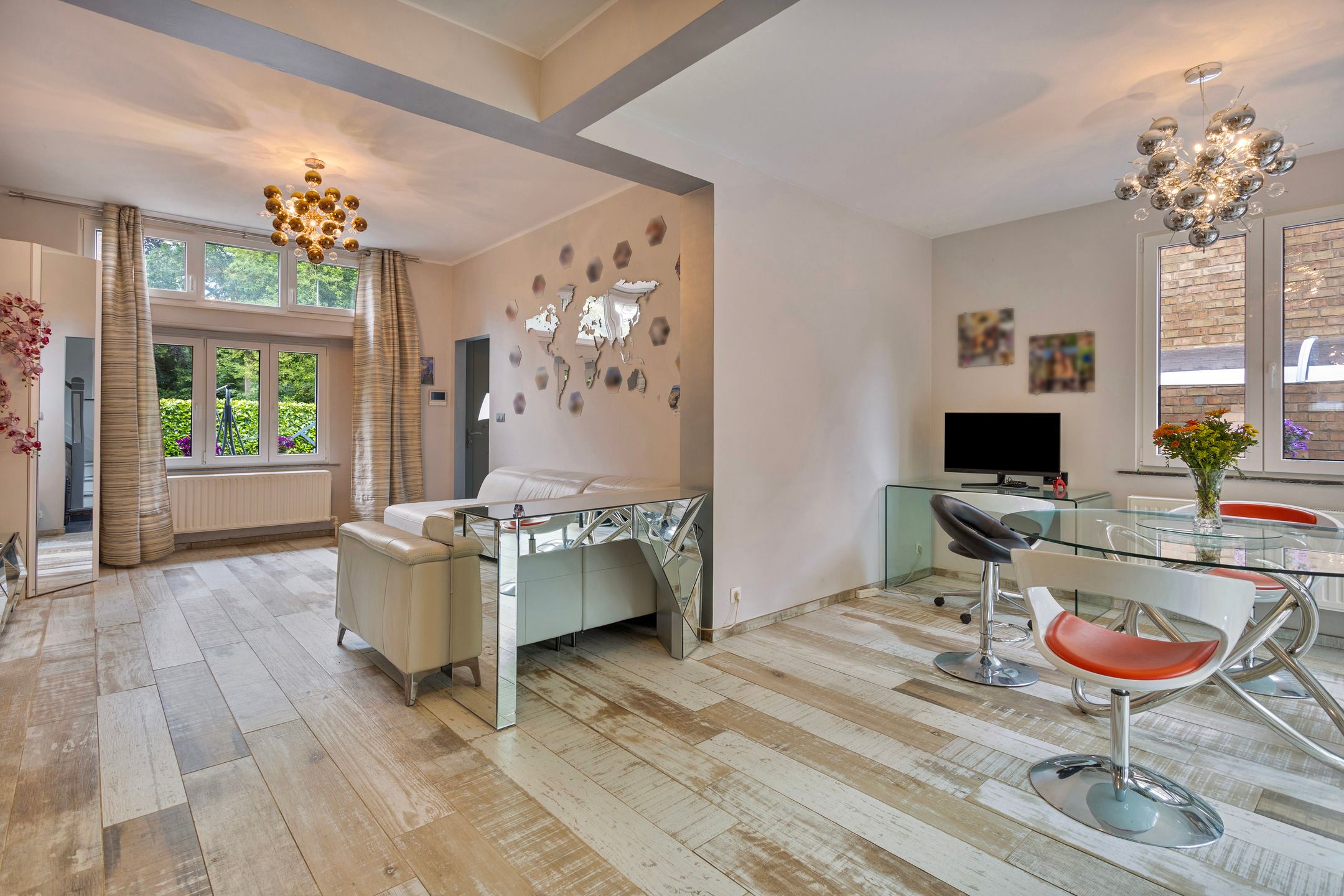 Driegevelwoning met apart concierge-huis en prachtige tuin foto 4