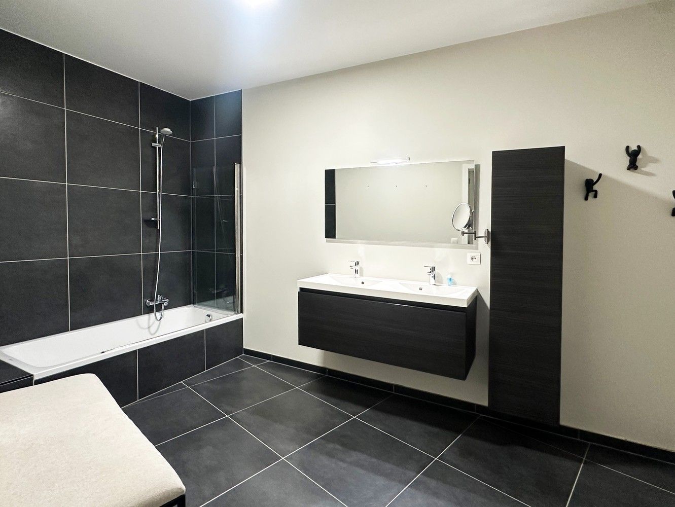 Modern appartement met 2 slaapkamers, aangenaam terras & autostaanplaats in Lier! foto 11