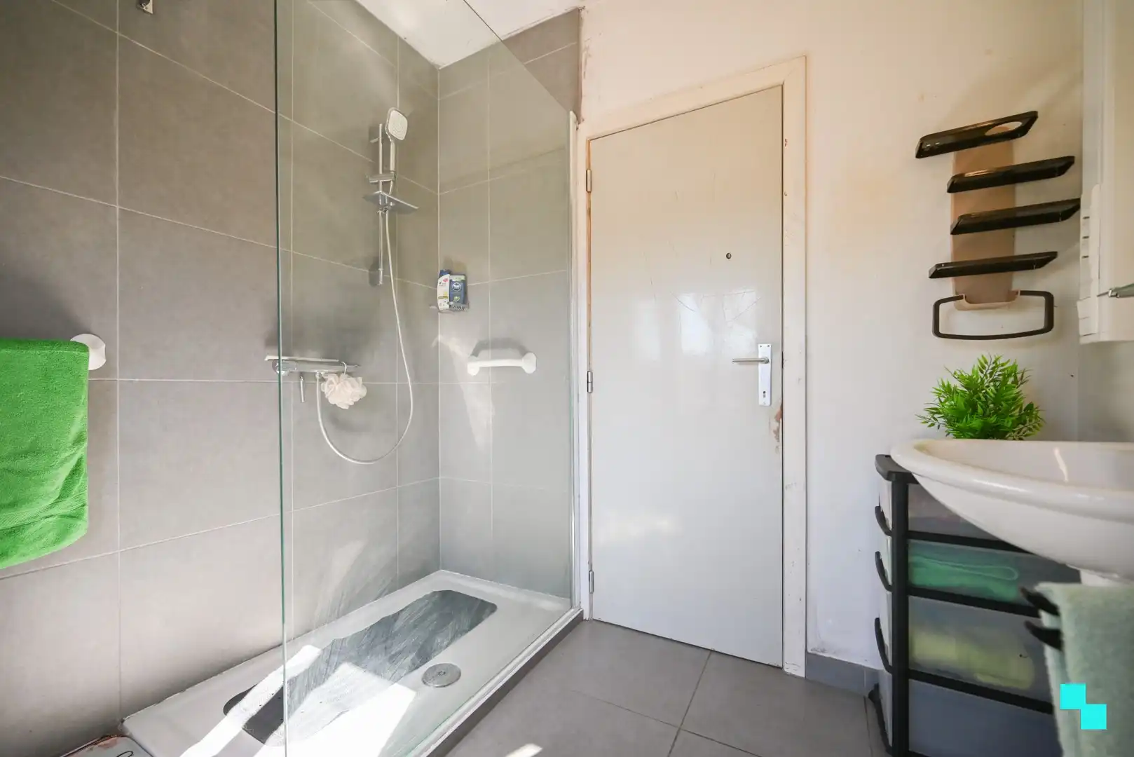 Te renoveren eengezinswoning met vier slaapkamers en ruime tuin foto 20