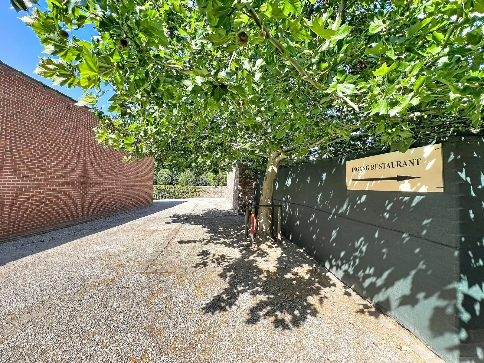 Prachtig herenhuis (5 slpks.) met parkeerterrein en 3 ruime garages op 50m van de Markt van Ingelmunster! Uitbreiding met naastgelegen huis voor bijv. B&B mogelijk. foto 27