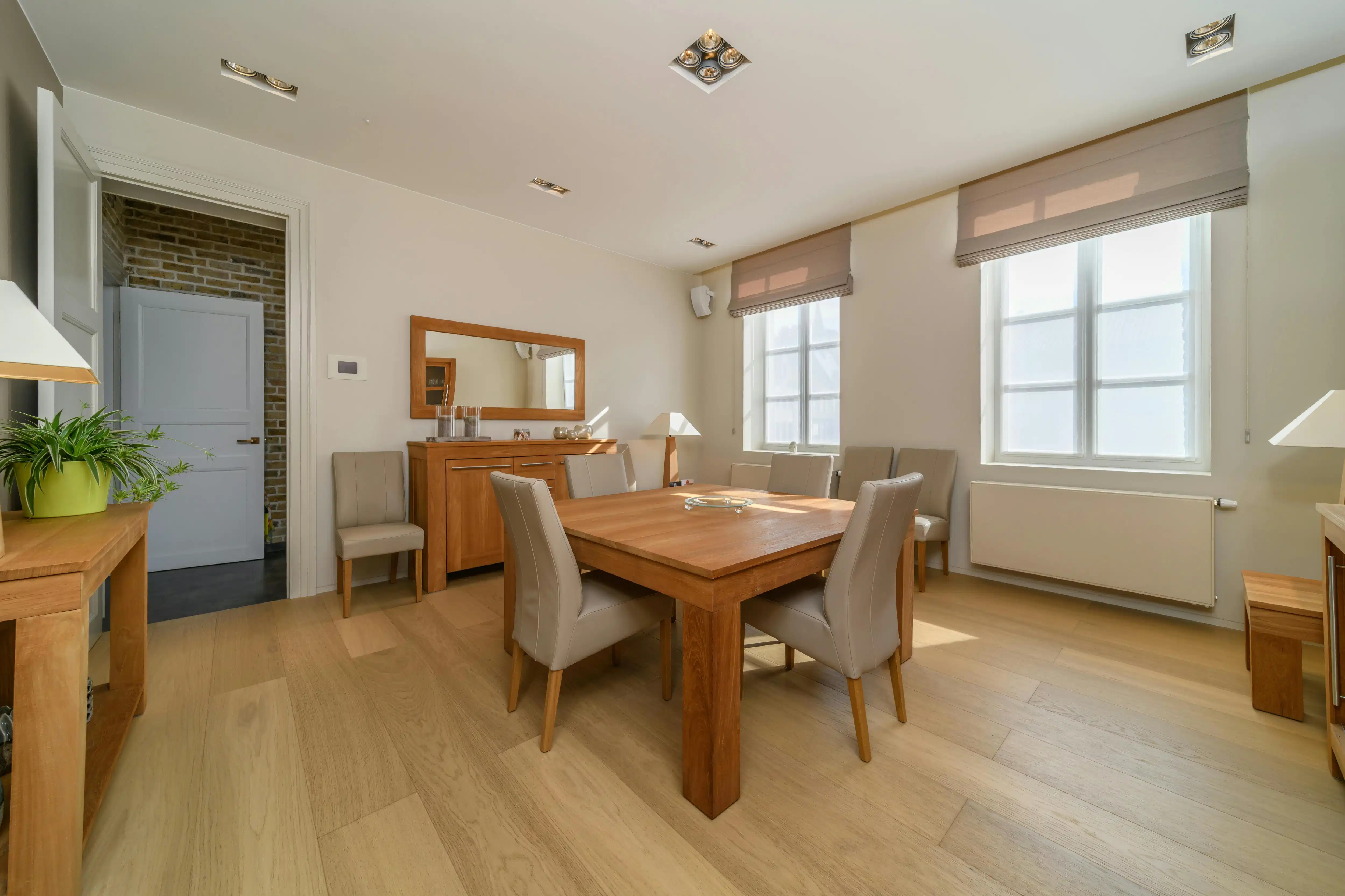 Herenhuis met ruime garage te koop in Izenberge. foto 3