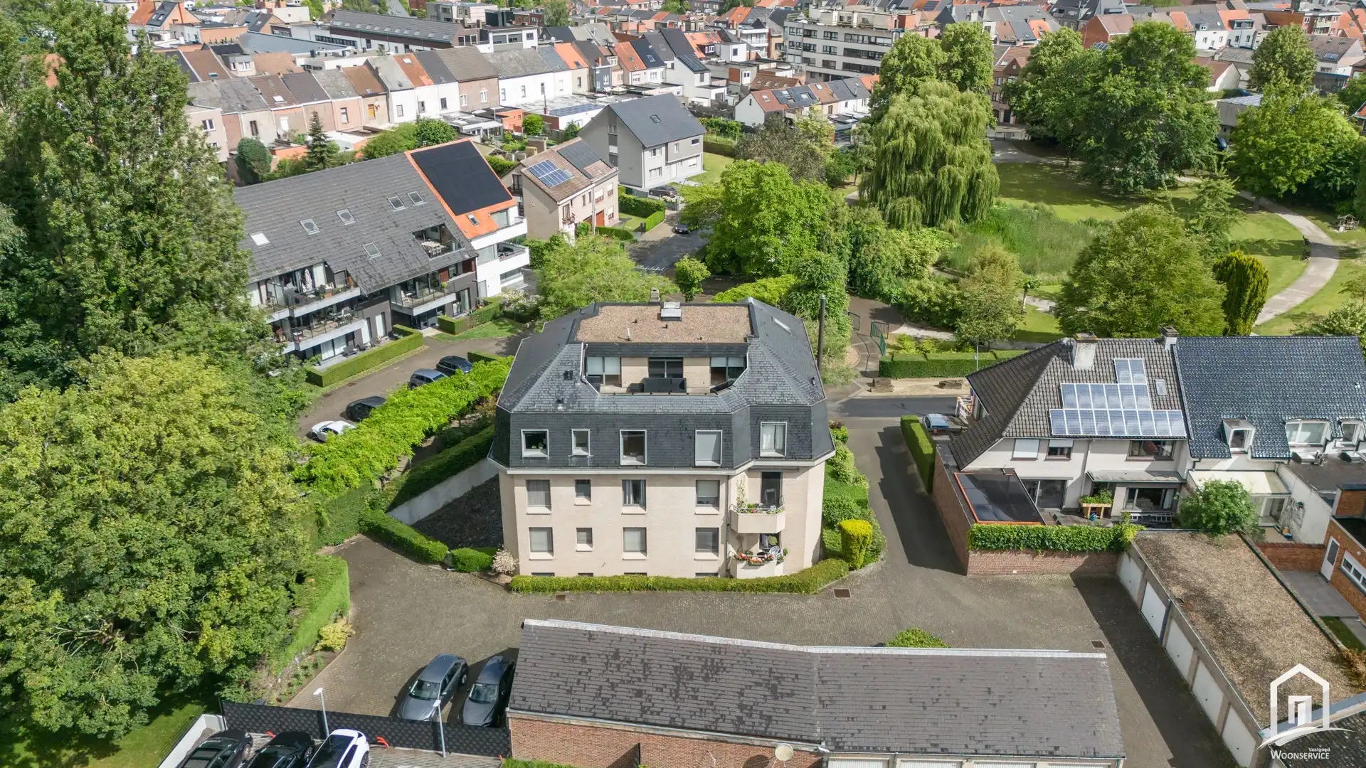 Exclusief duplex-appartement te koop nabij centrum Aalst foto {{pictureIndex}}