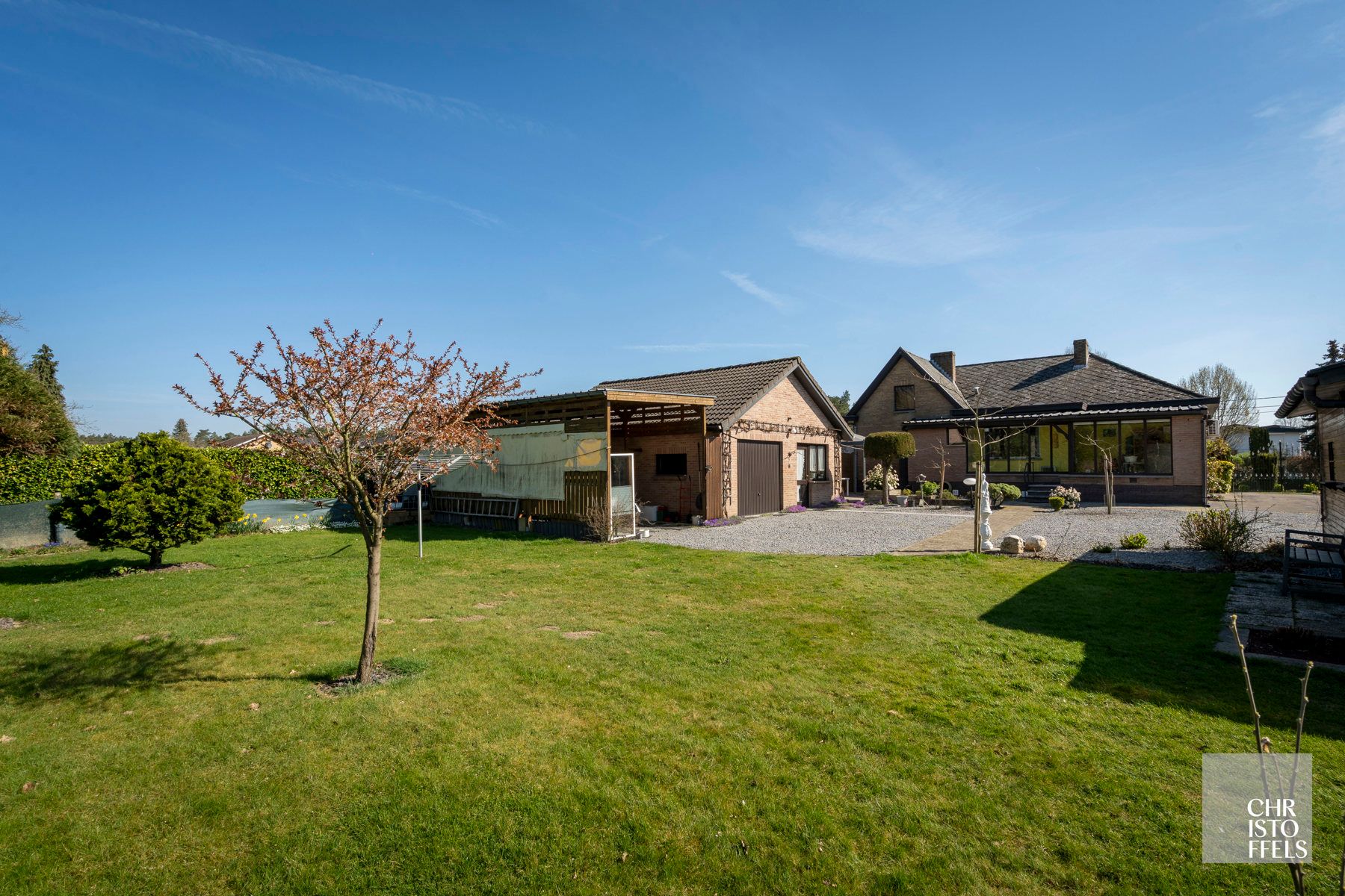 Te renoveren woning op een ruim perceel (1875m²) in Lanaken! foto 14