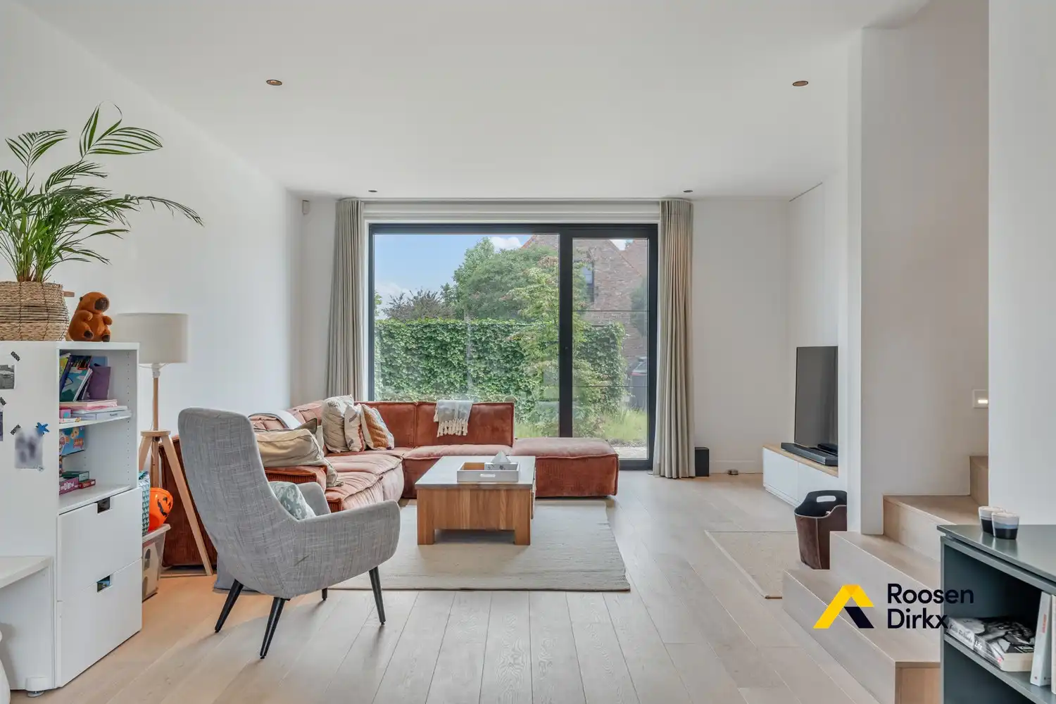 Luxueuze gezinswoning met 3 slaapkamers en 2 badkamers op toplocatie foto 4