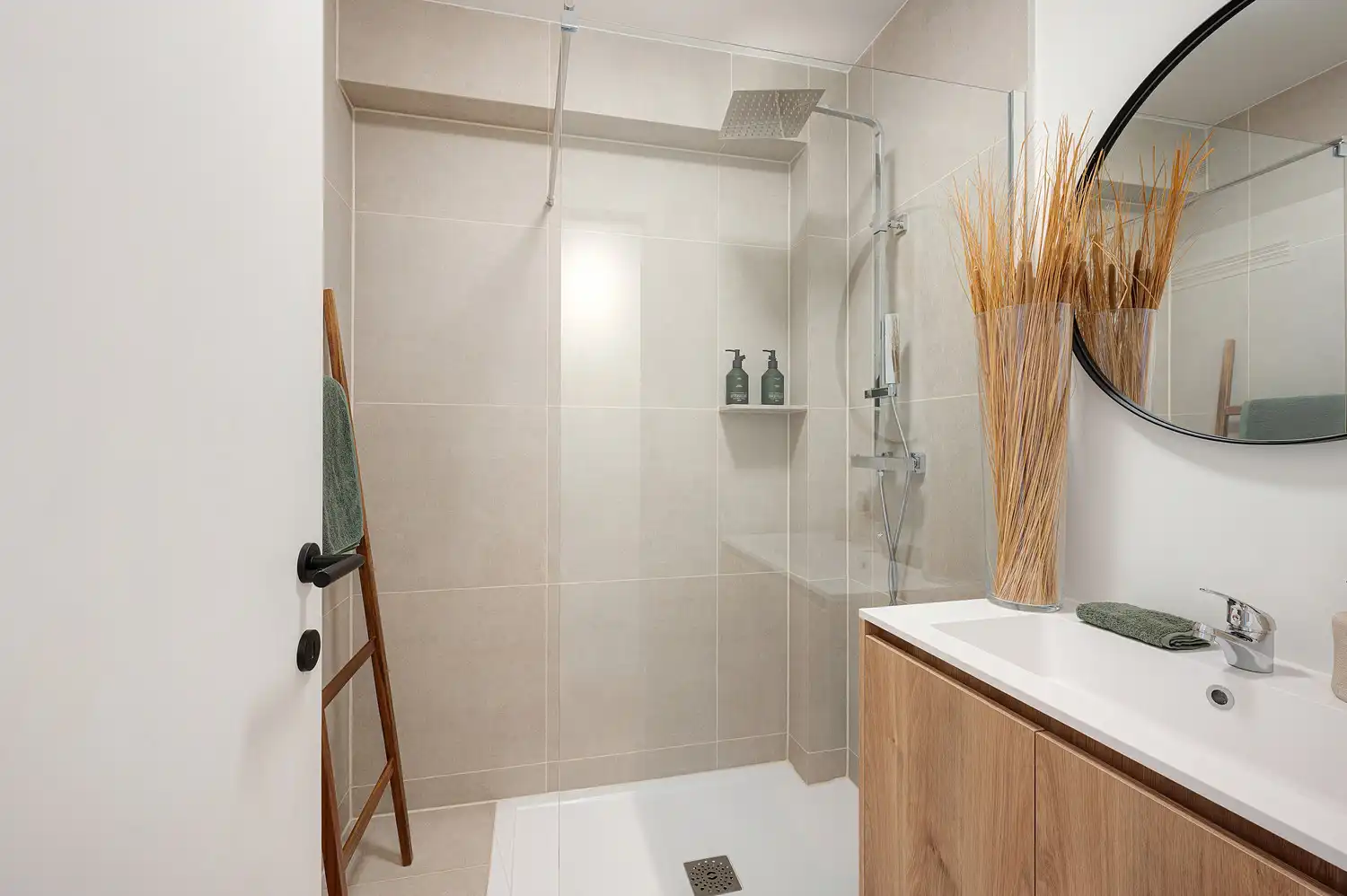 Vernieuwd en energiezuinig appartement vlakbij de Zeedijk foto 9