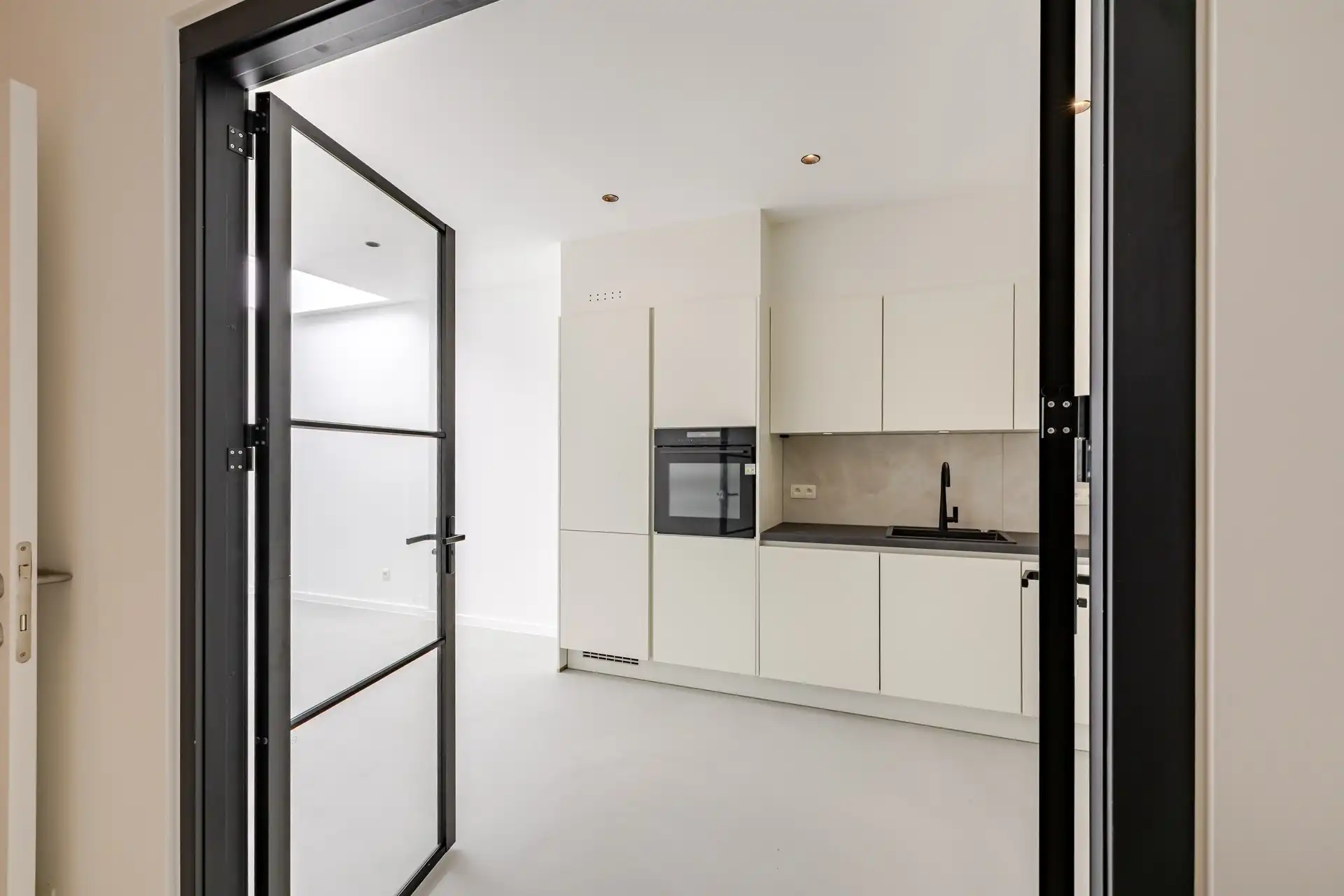 Top gerenoveerde woning met 2 slks en terras foto 4