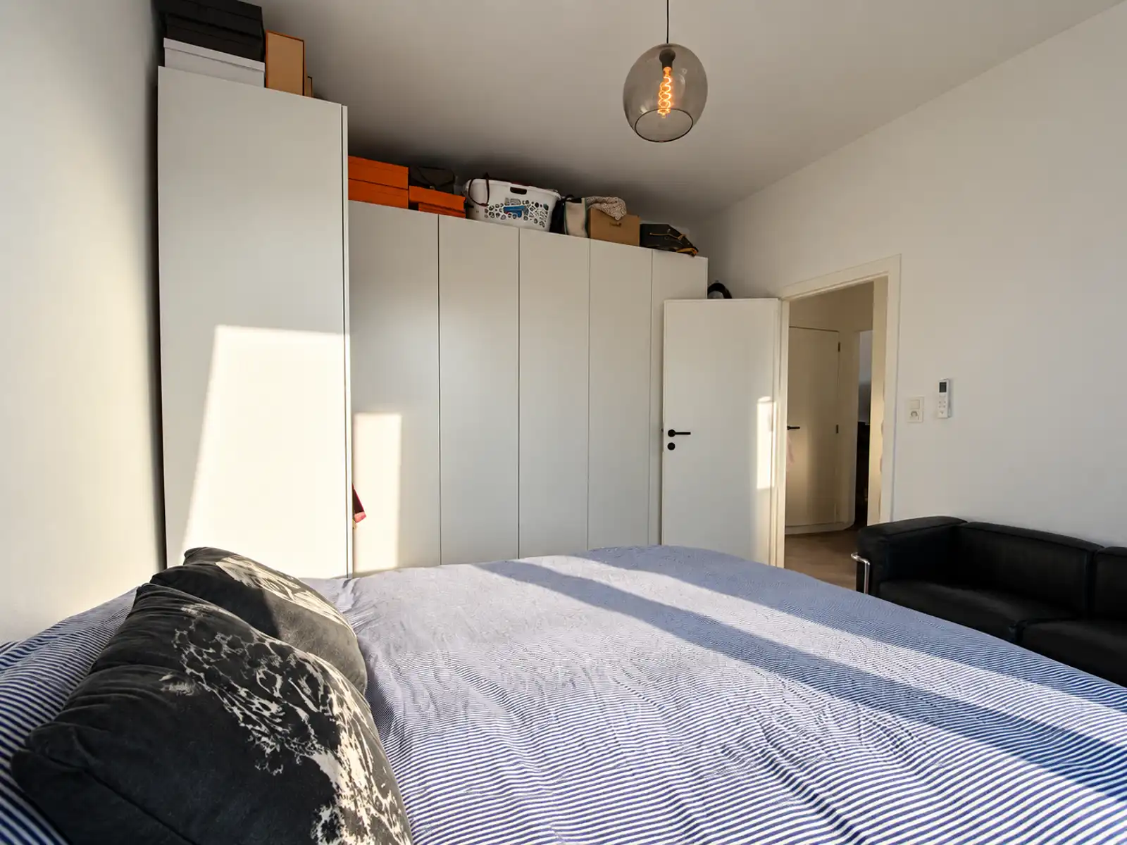 STIJLVOL GERENOVEERD APPARTEMENT MET GARAGE NABIJ FORT V foto 15