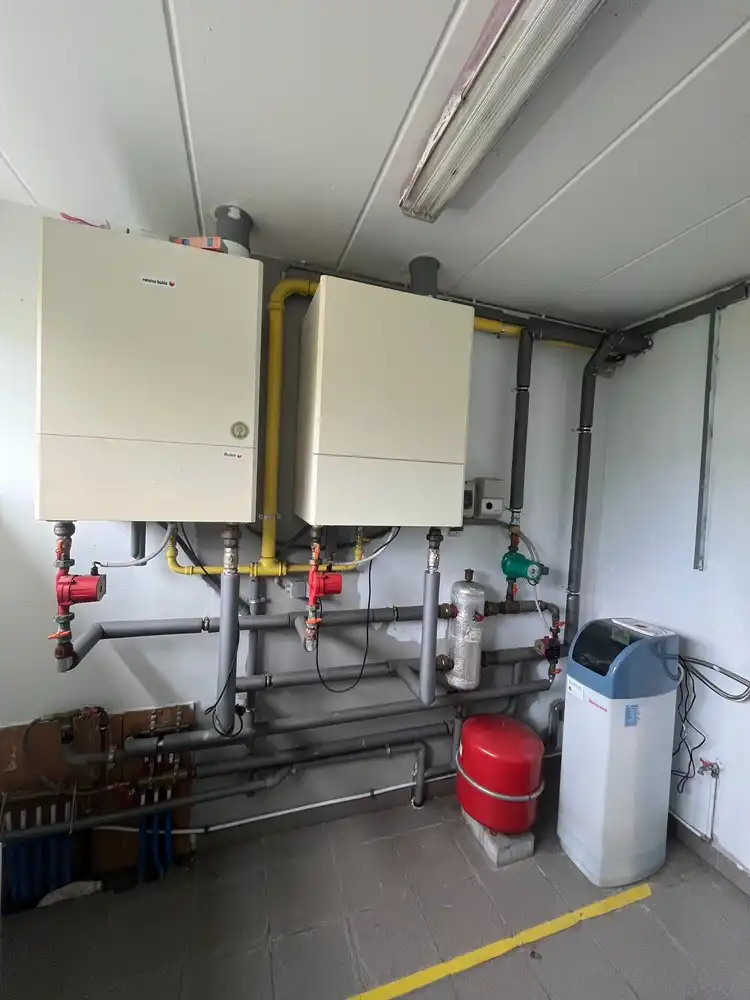 Bedrijfshal met terrein foto 19