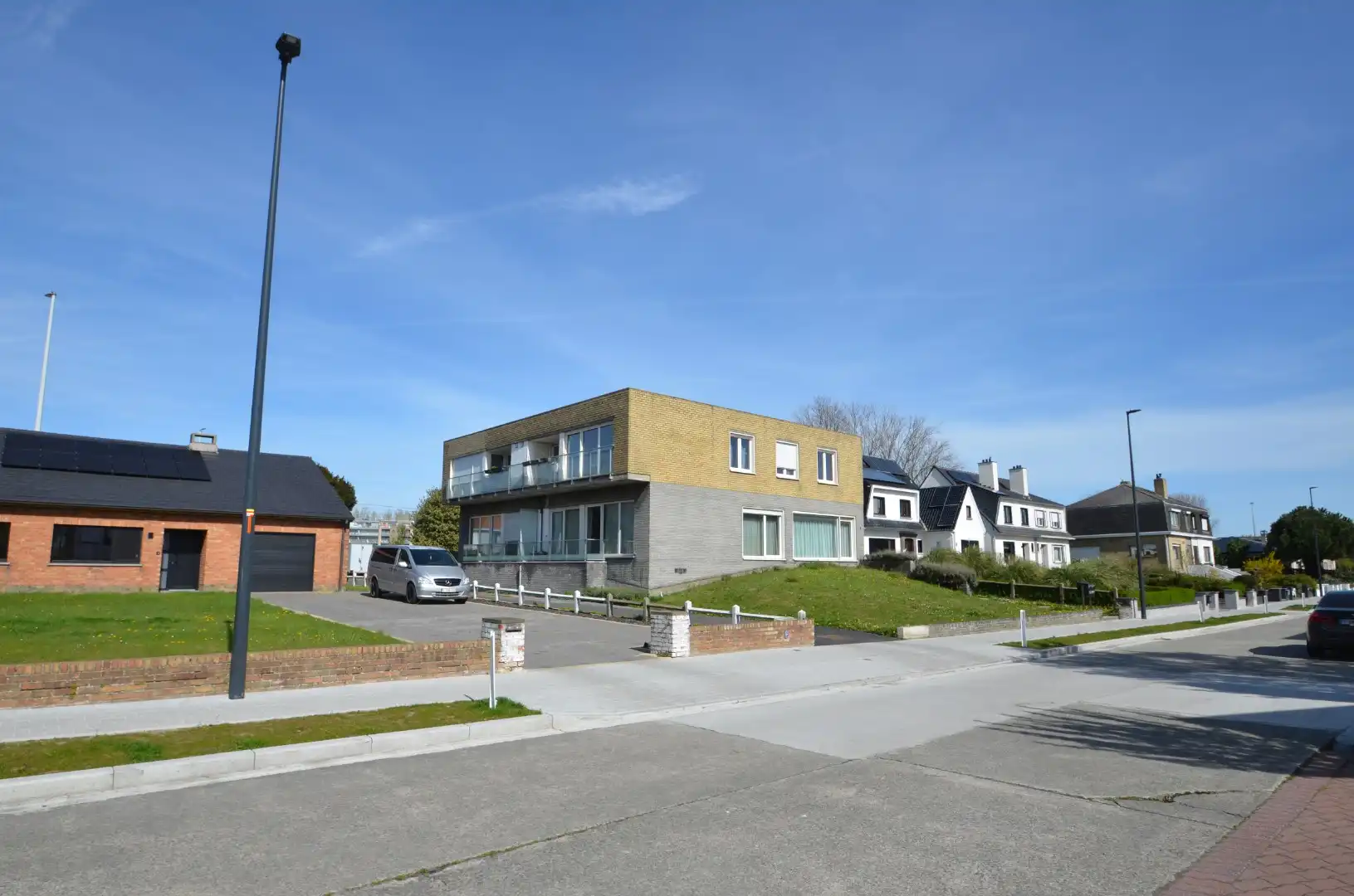 Interessante opbrengsteigendom op toplocatie nabij het Sint-Donaas park en de jachthaven. foto 2