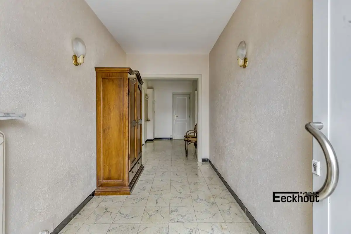 Halfopen bungalow met prachtige tuin en garage! foto 3