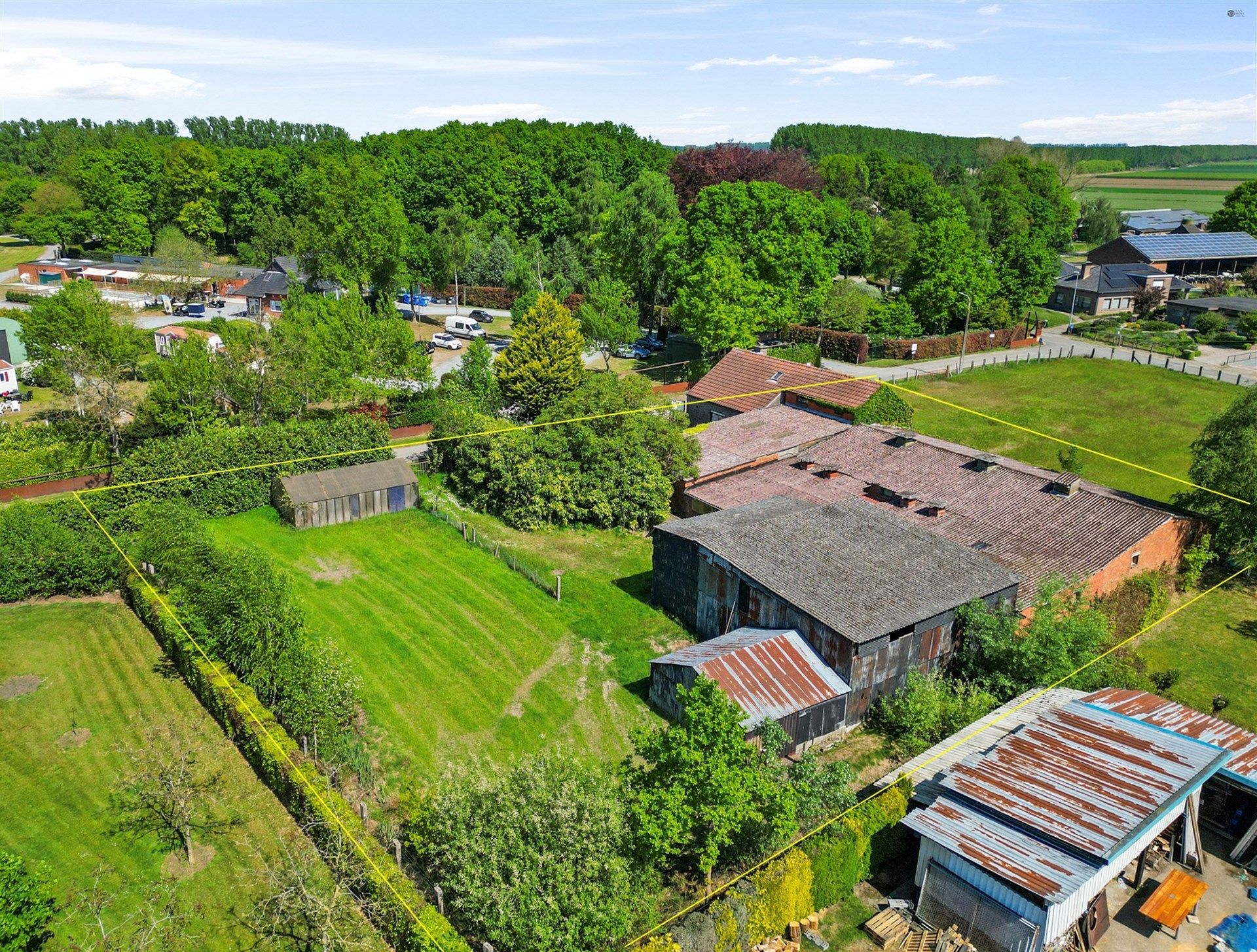Verzorgde woning met garage en grote bijgebouwen op prachtig perceel van 2435m².  foto 24