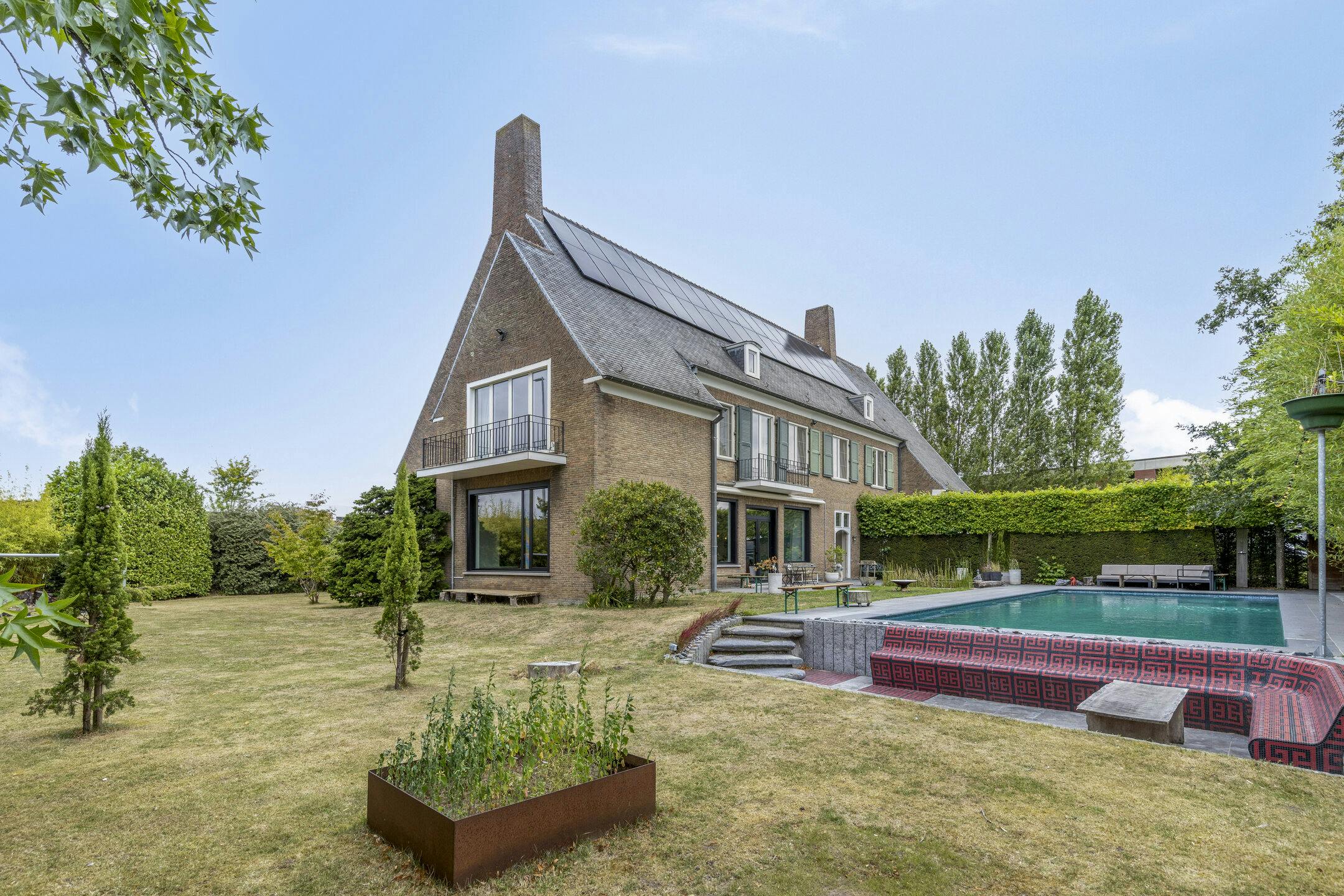 Riante architectenwoning met 6 slaapkamers te koop in Zedelgem foto 11