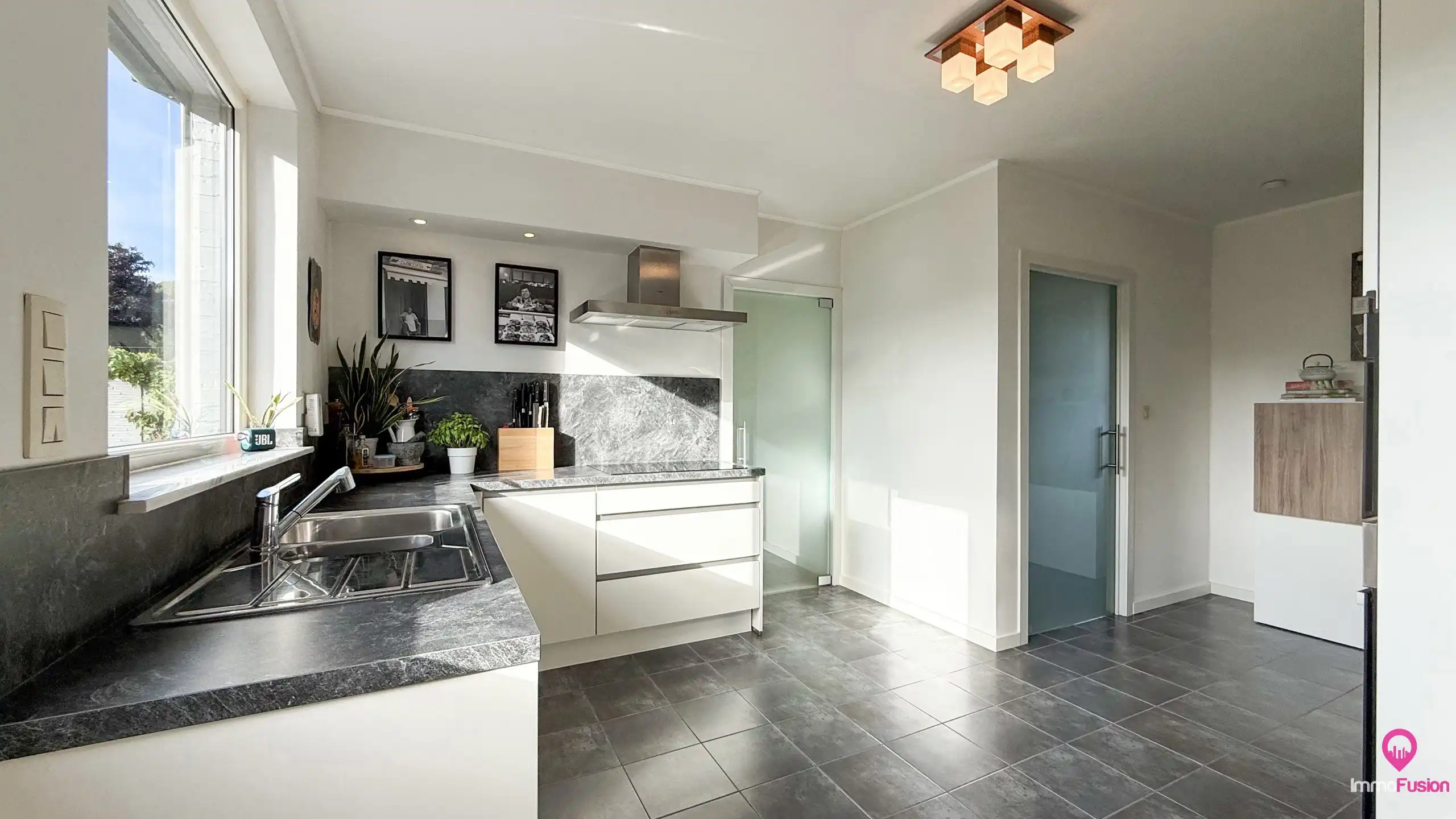 Stijlvolle, instapklare woning met 3slpk + veel lichtinval! foto 10